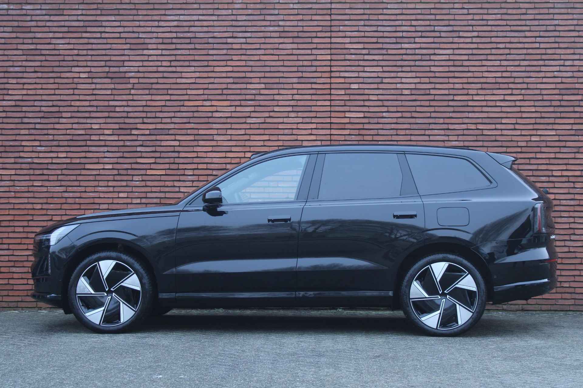 Volvo EX90 Twin Motor Performance Ultra | Onyx Black | Bowers & Wilkins | 22" 5-Spaaks Aero | climate pakket | pilot-assist pakket | extra getint glas | actieve luchtvering | - 2/15