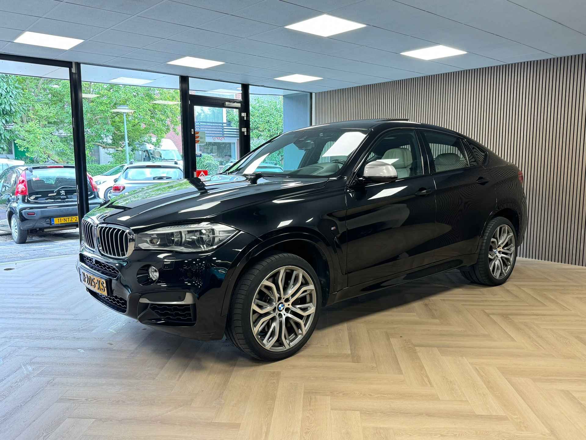 BMW X6 M50d AUT. PANORAMADAK NAVIGATIE AIRCO CRUISE CAMERA PDC MEMORY STOELVERWARMING - 3/43