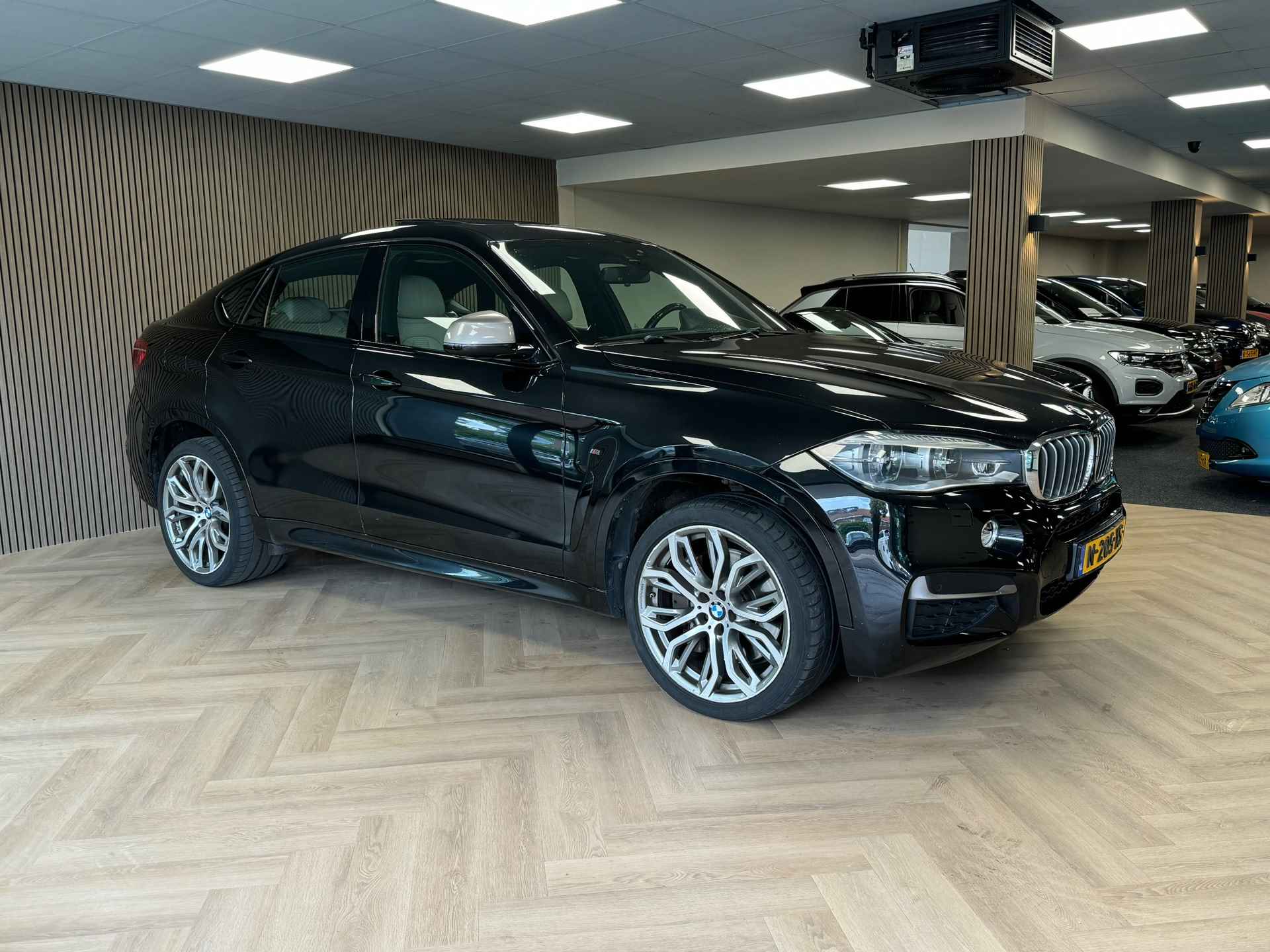 BMW X6 M50d AUT. PANORAMADAK NAVIGATIE AIRCO CRUISE CAMERA PDC MEMORY STOELVERWARMING - 4/43