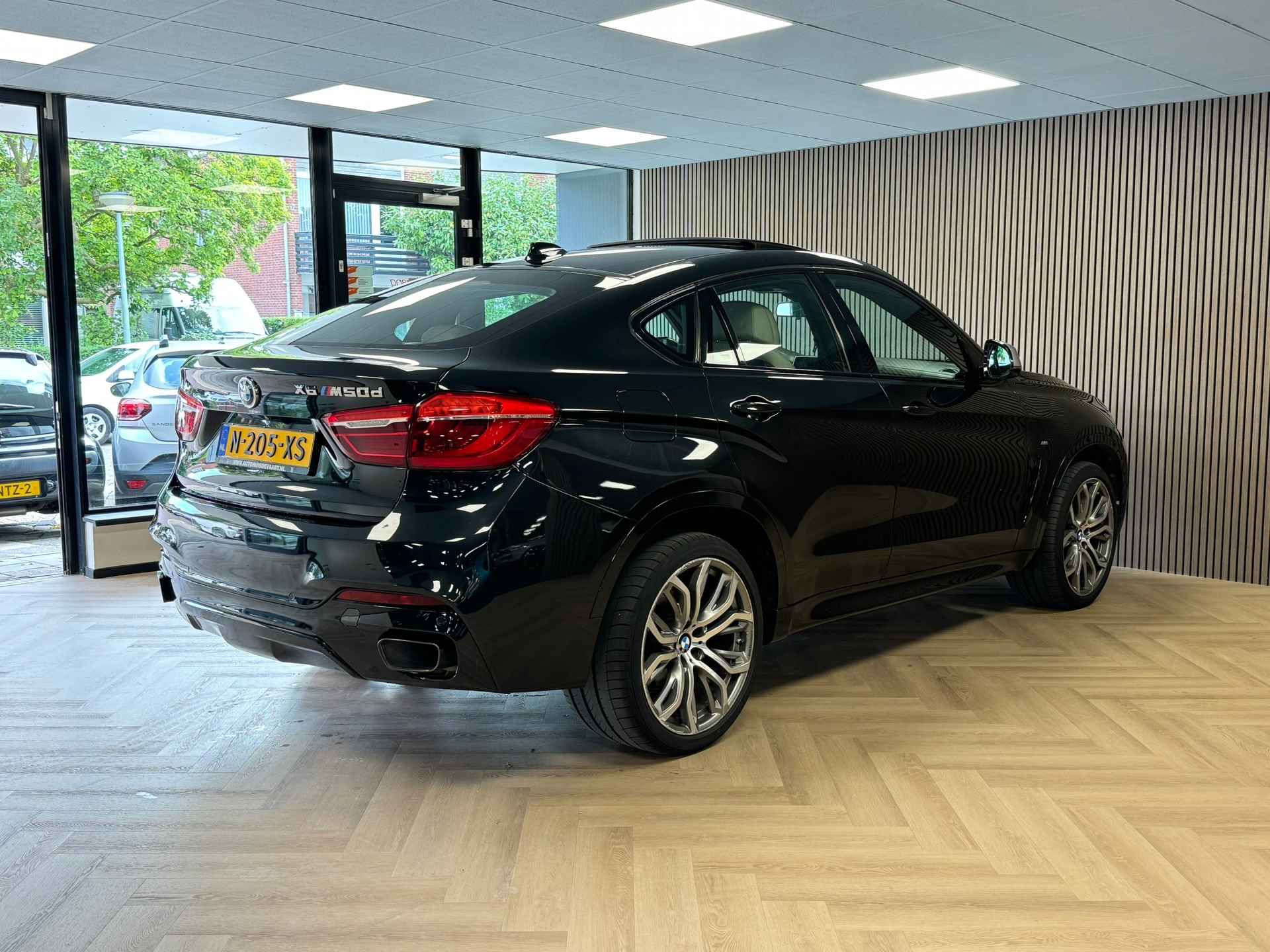 BMW X6 M50d AUT. PANORAMADAK NAVIGATIE AIRCO CRUISE CAMERA PDC MEMORY STOELVERWARMING - 9/43