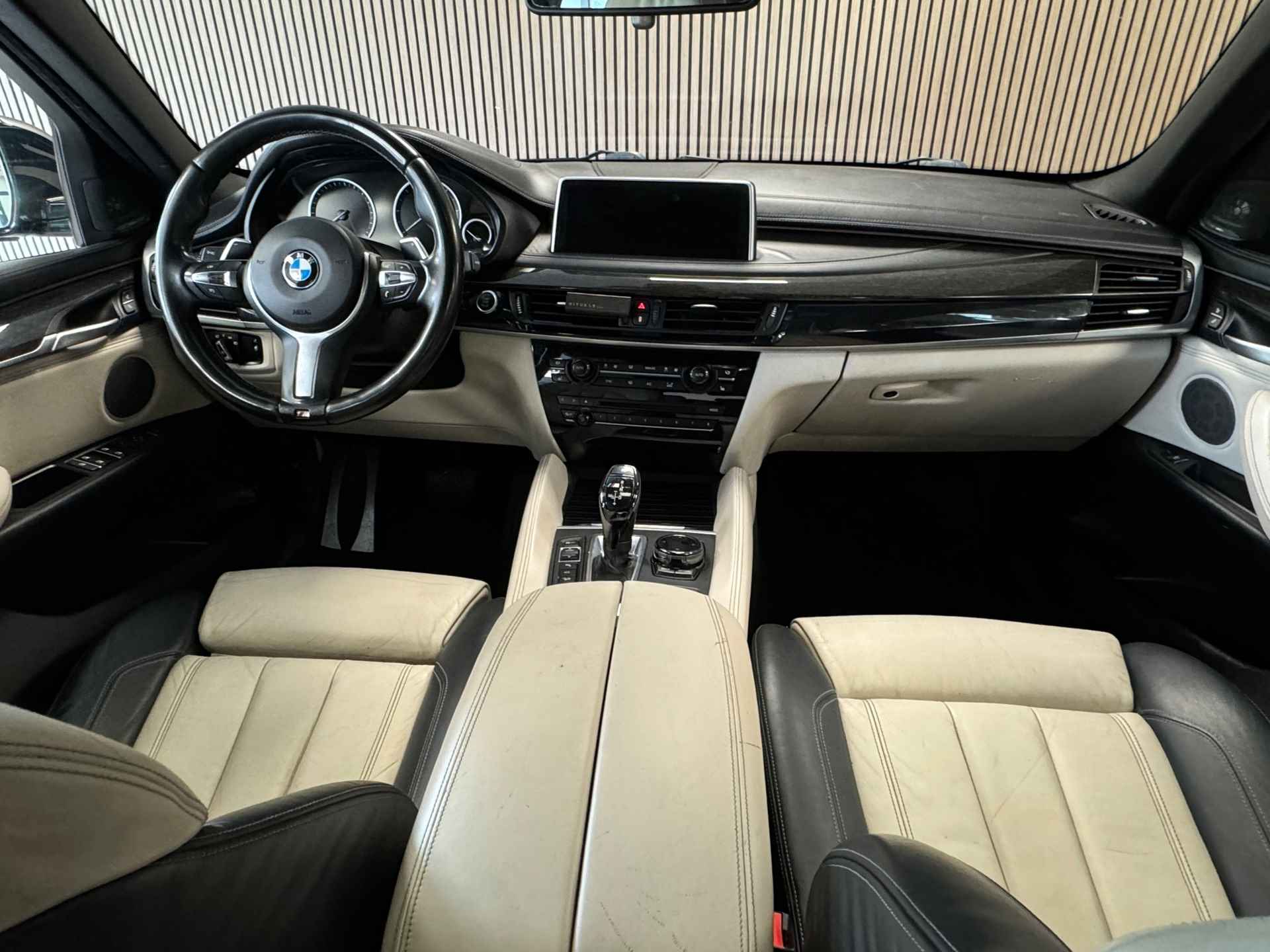 BMW X6 M50d AUT. PANORAMADAK NAVIGATIE AIRCO CRUISE CAMERA PDC MEMORY STOELVERWARMING - 18/43