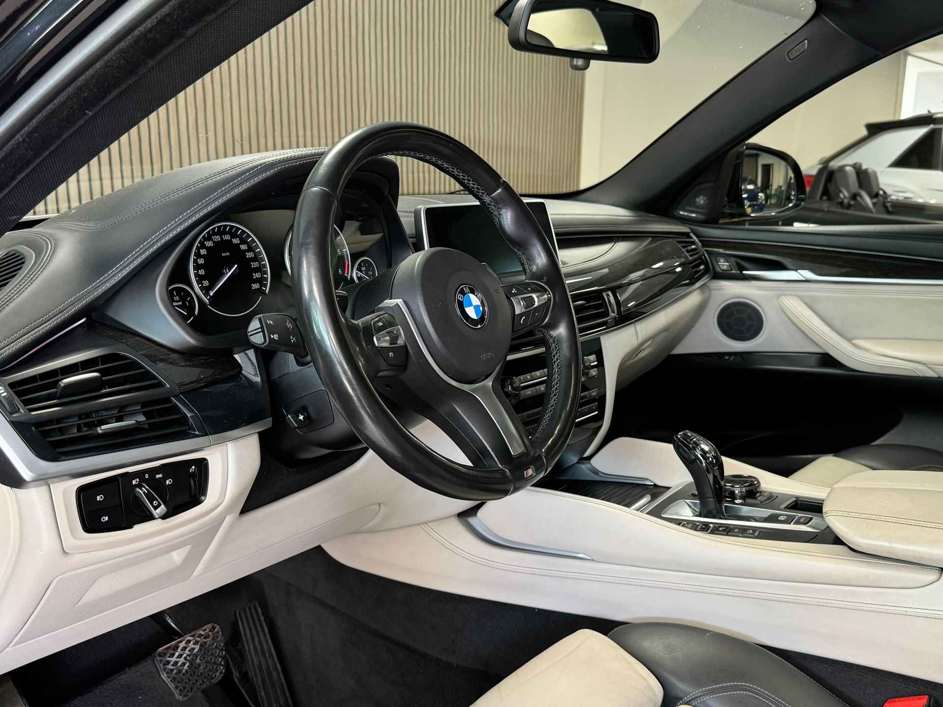 BMW X6 M50d AUT. PANORAMADAK NAVIGATIE AIRCO CRUISE CAMERA PDC MEMORY STOELVERWARMING - 22/43