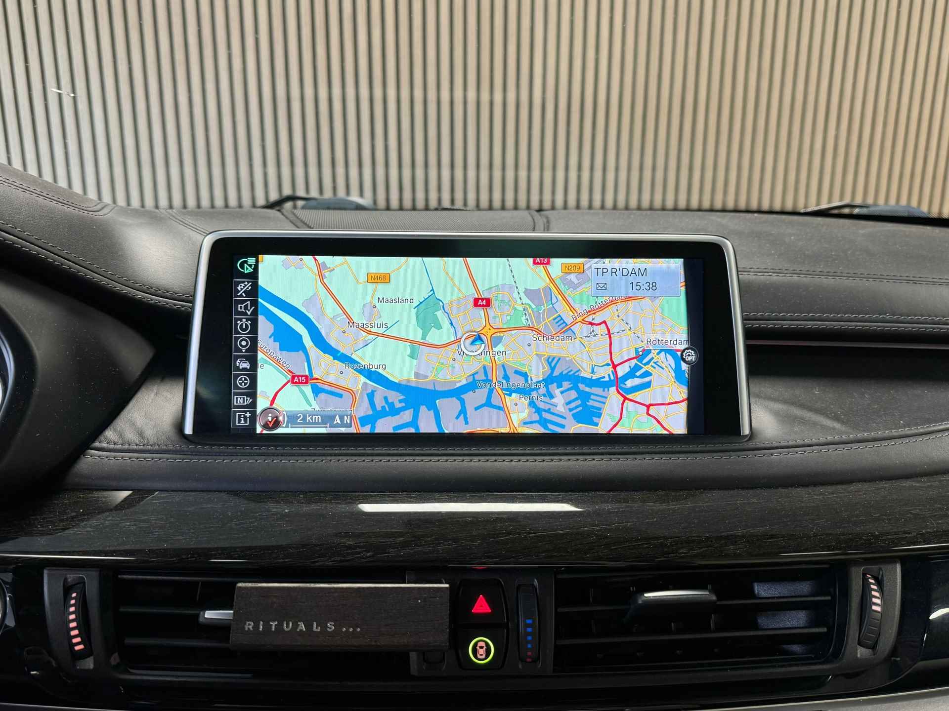 BMW X6 M50d AUT. PANORAMADAK NAVIGATIE AIRCO CRUISE CAMERA PDC MEMORY STOELVERWARMING - 36/43