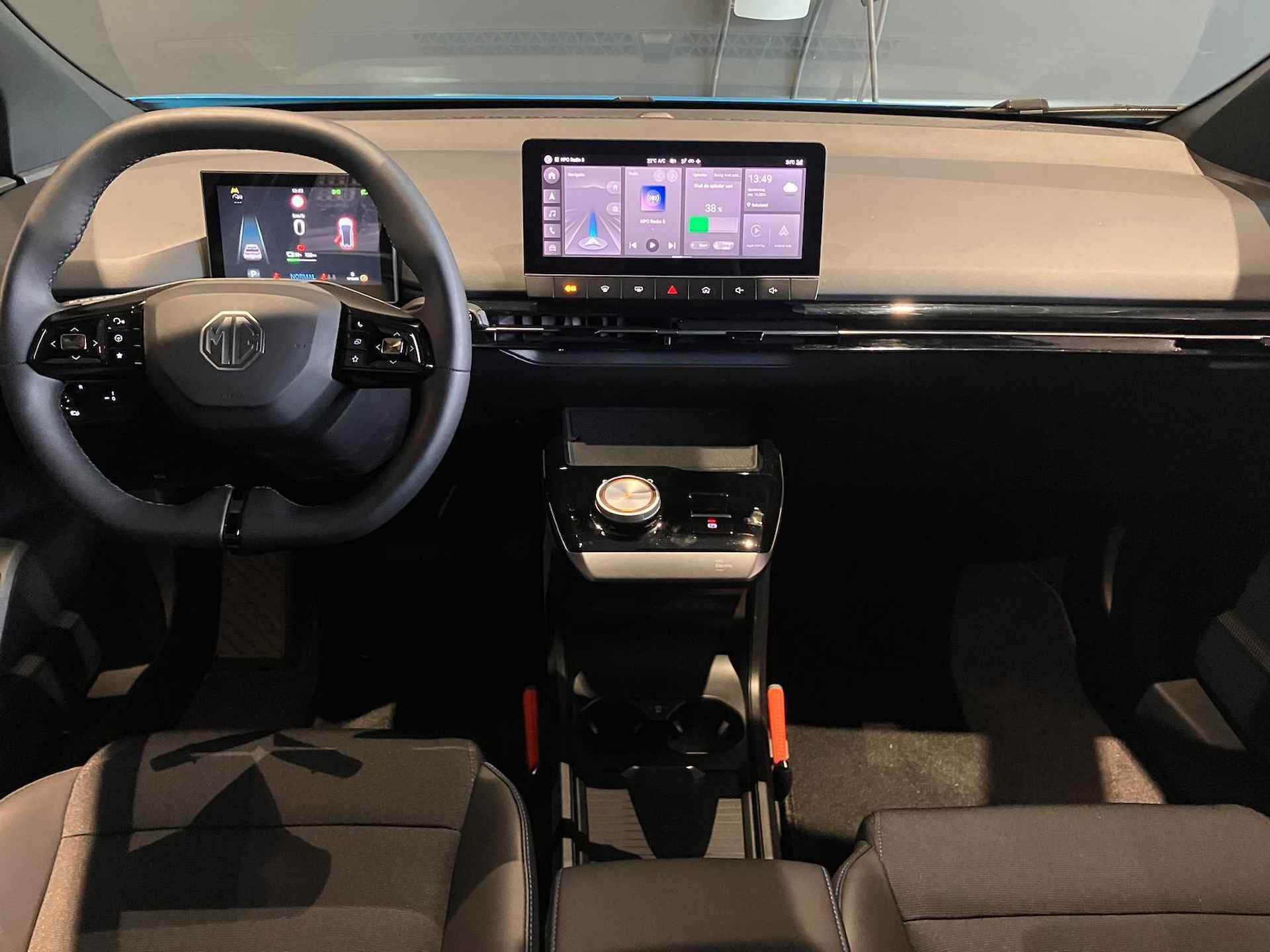 MG 4 Luxury 64 kWh - EERSTE EIGENAAR - Navigatie - Carplay - 360 Camera - 8/14