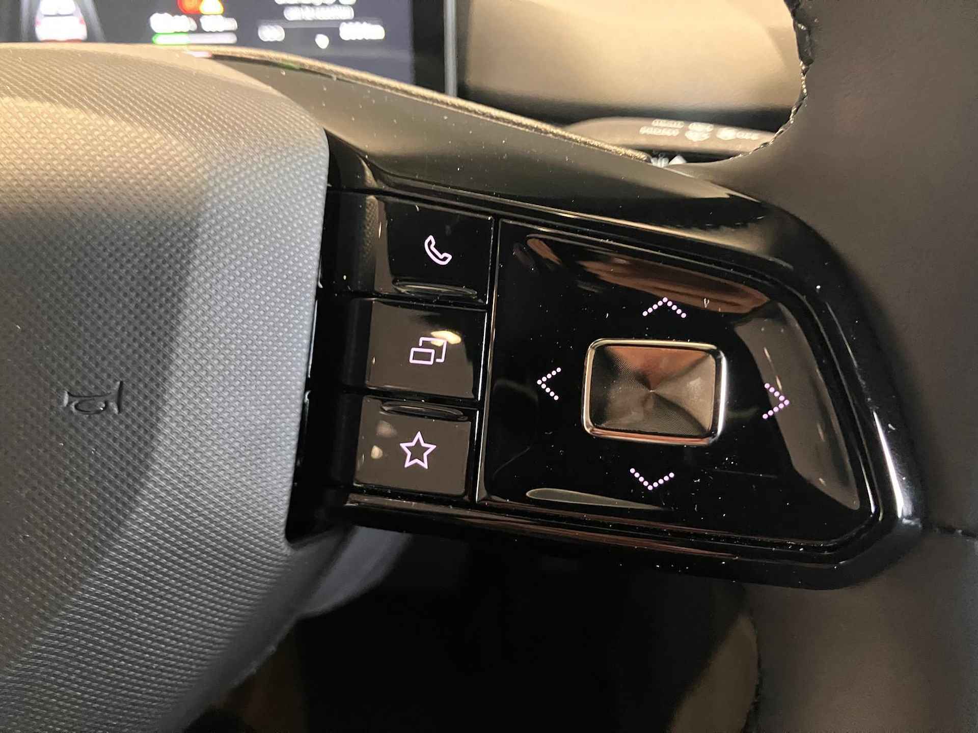 MG 4 Luxury 64 kWh - EERSTE EIGENAAR - Navigatie - Carplay - 360 Camera - 13/14