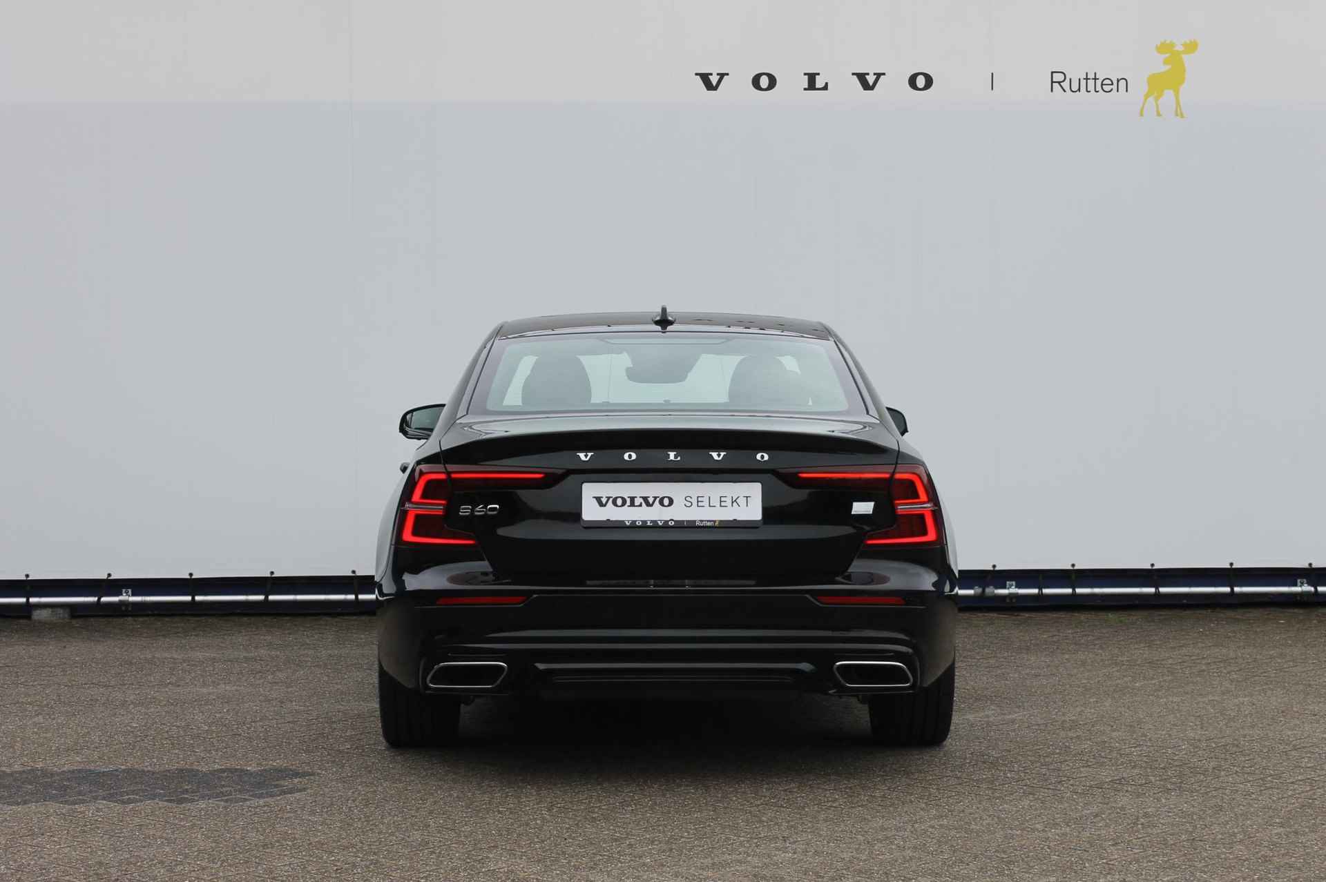 Volvo S60 T8 Recharge 390PK Automaat AWD R-Design Bowers&Wilkins Audio installatie / Panoramisch schuif-kanteldak / 360graden rondomzicht camera / 19" lichtmetalen velgen / - 4/34