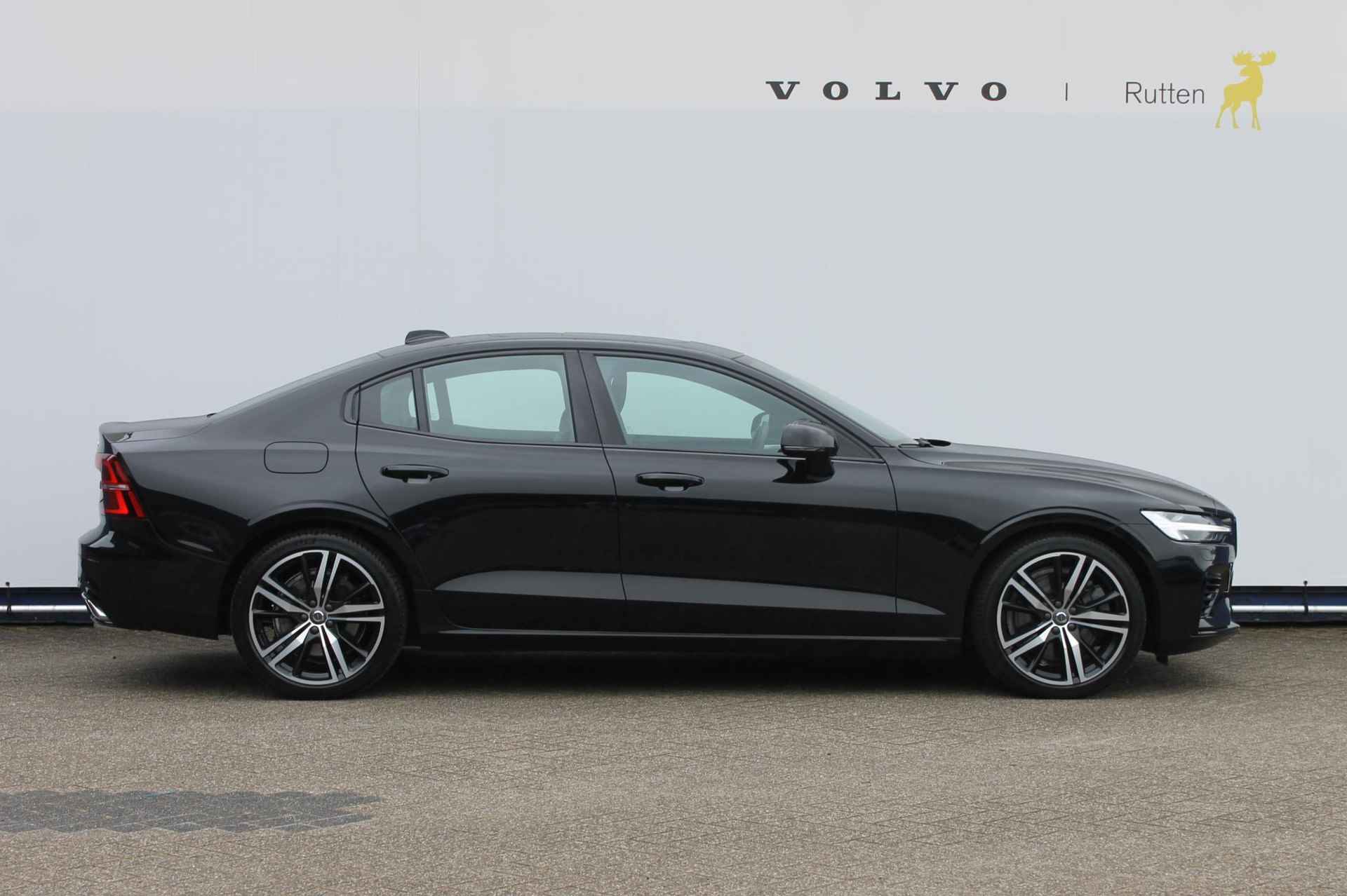 Volvo S60 T8 Recharge 390PK Automaat AWD R-Design Bowers&Wilkins Audio installatie / Panoramisch schuif-kanteldak / 360graden rondomzicht camera / 19" lichtmetalen velgen / - 6/34