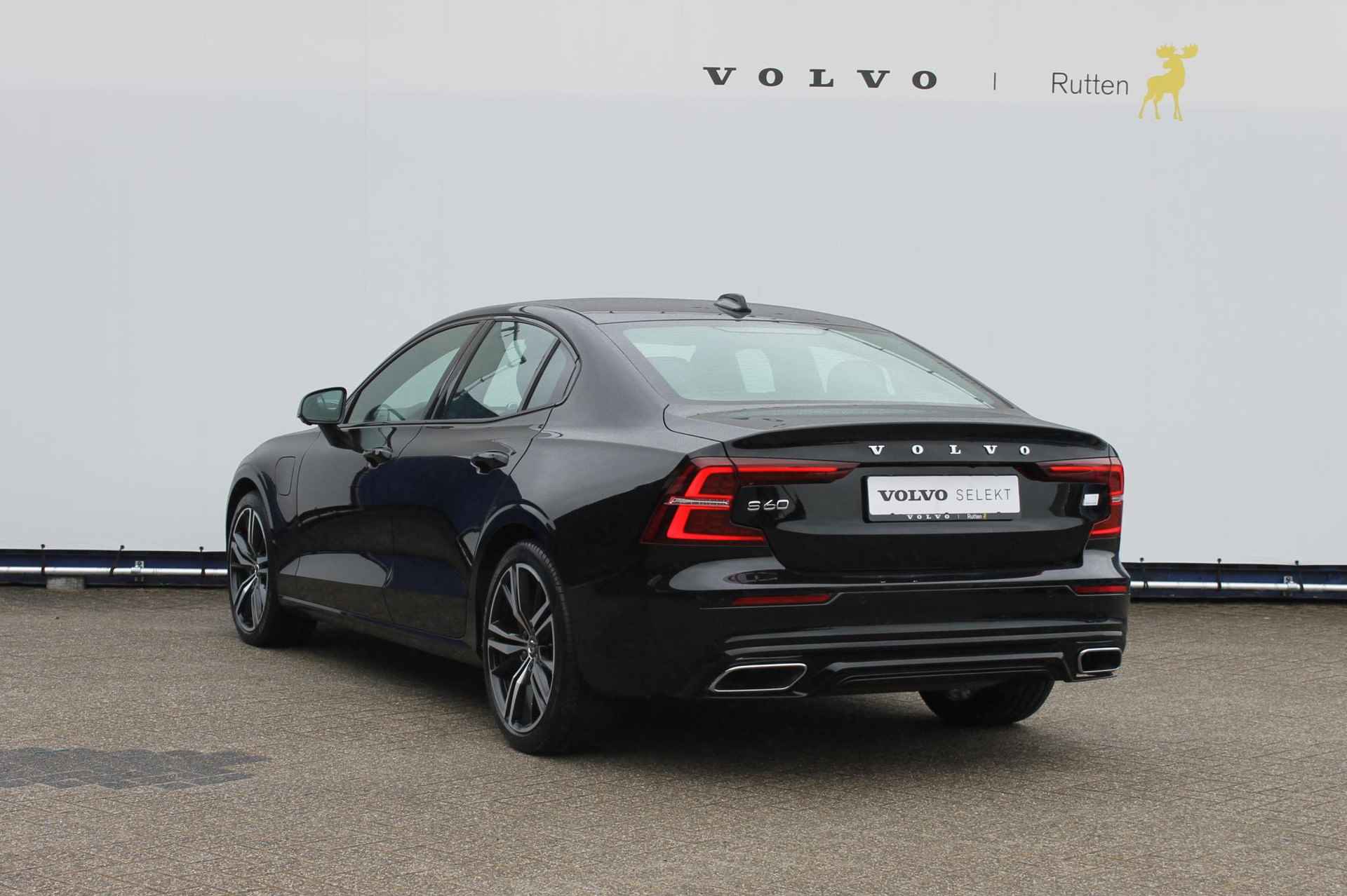 Volvo S60 T8 Recharge 390PK Automaat AWD R-Design Bowers&Wilkins Audio installatie / Panoramisch schuif-kanteldak / 360graden rondomzicht camera / 19" lichtmetalen velgen / - 8/34