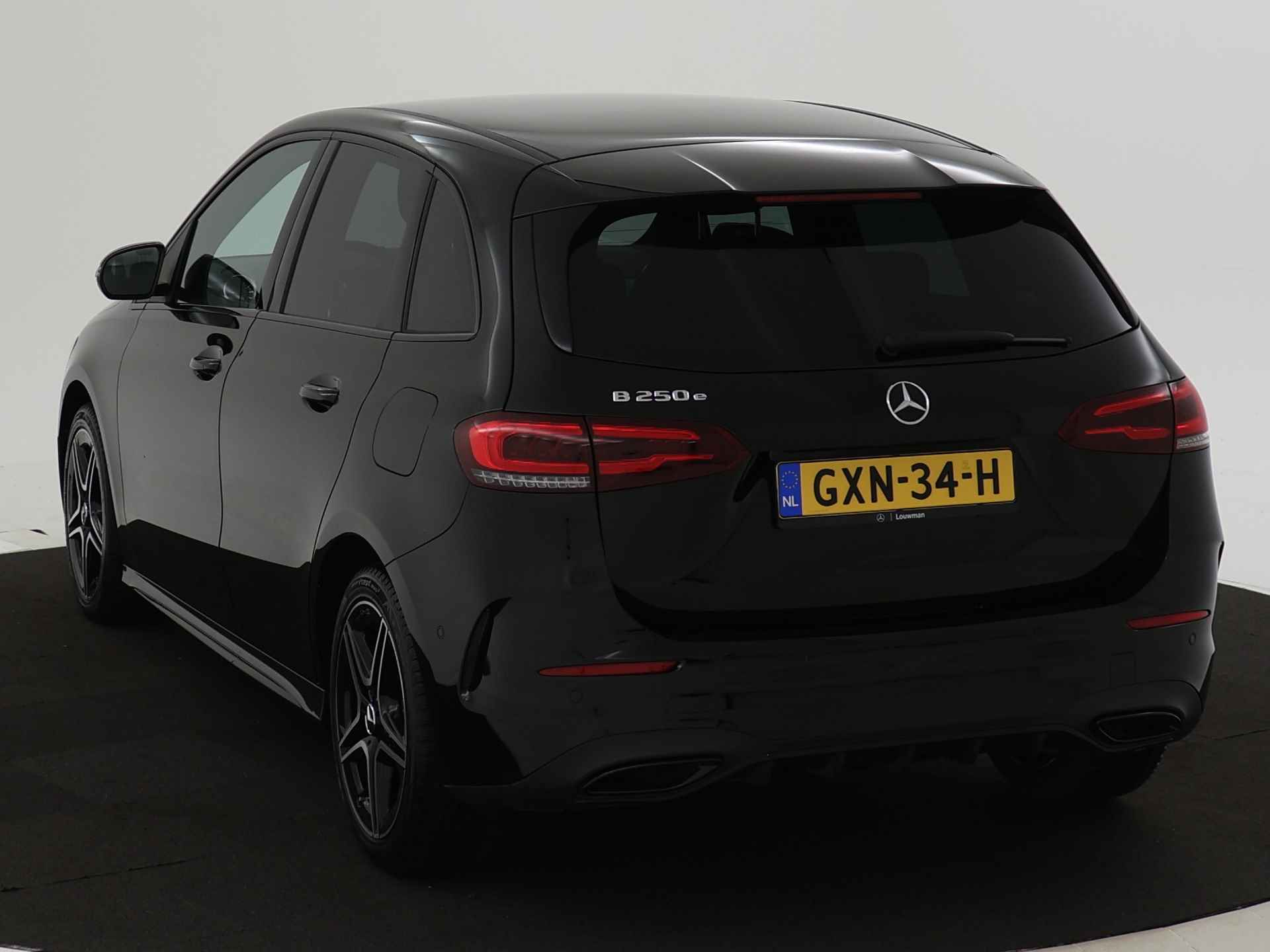 Mercedes-Benz B-Klasse 250 e AMG Plug-In Hybride | Achteruitrijcamera | AMG styling | Night Pakket | Sfeerverlichting | Navigatie | Inclusief 24 maanden MB Certified garantie voor Europa. - 17/45