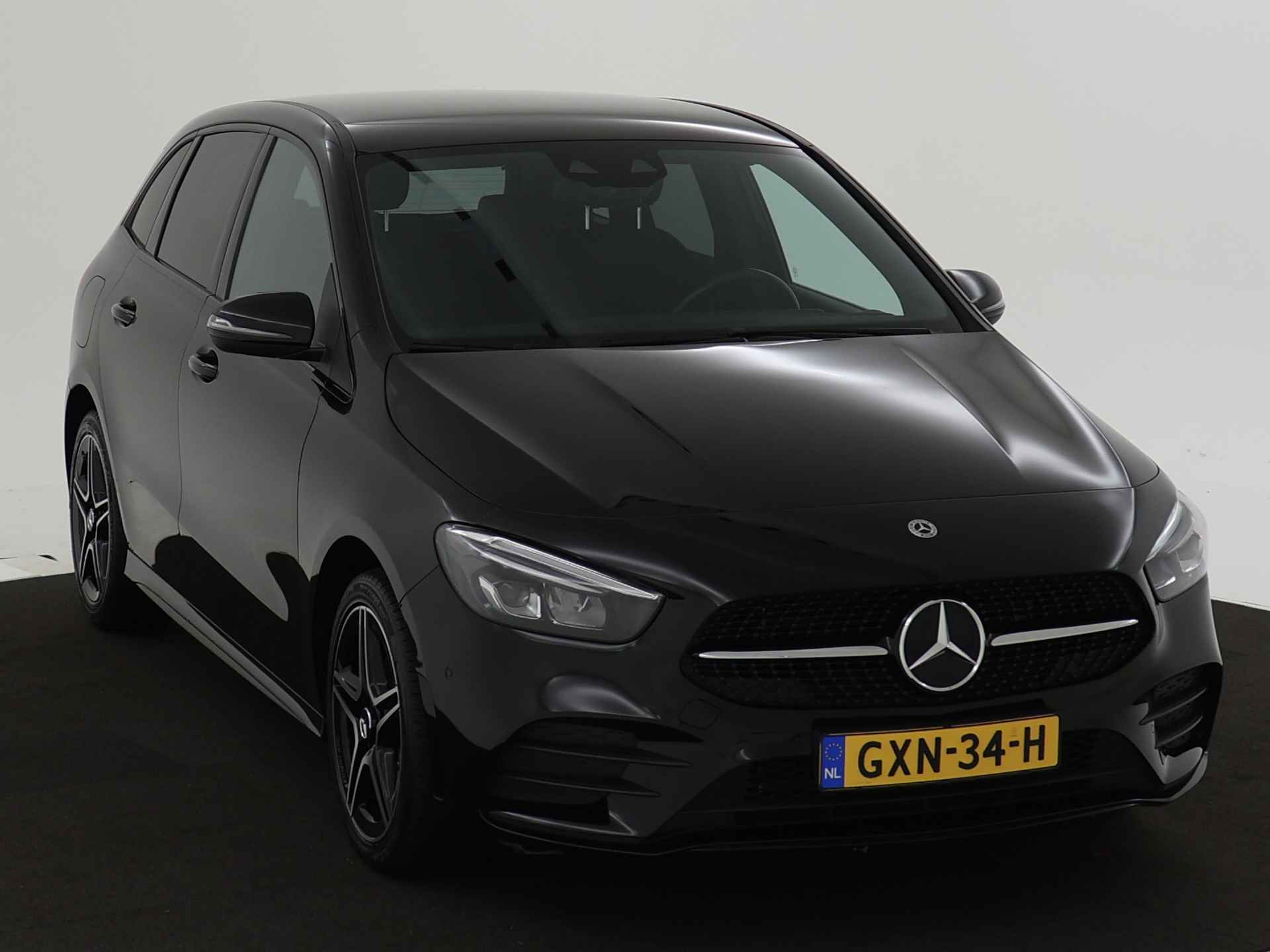 Mercedes-Benz B-Klasse 250 e AMG Plug-In Hybride | Achteruitrijcamera | AMG styling | Night Pakket | Sfeerverlichting | Navigatie | Inclusief 24 maanden MB Certified garantie voor Europa. - 28/45