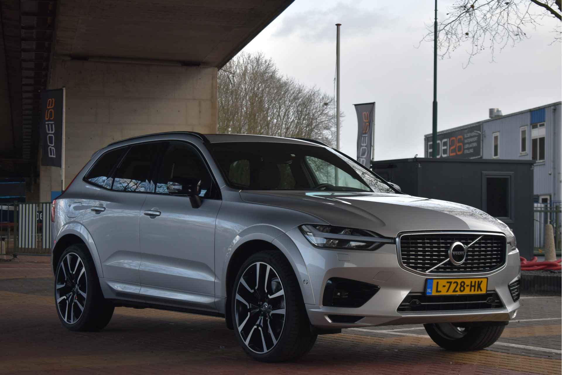 Volvo XC60 2.0 T8 Twin Engine R disign AWD Inscription, BOEKJES, ONDERHOUDSHISTORIE EN NAP Open dak | Navigatie | Cruise control | Achteruitrijcamera |parkeersensoren - 9/42