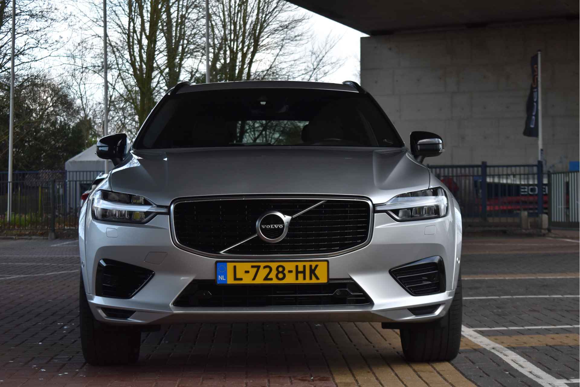 Volvo XC60 2.0 T8 Twin Engine R disign AWD Inscription, BOEKJES, ONDERHOUDSHISTORIE EN NAP Open dak | Navigatie | Cruise control | Achteruitrijcamera |parkeersensoren - 10/42