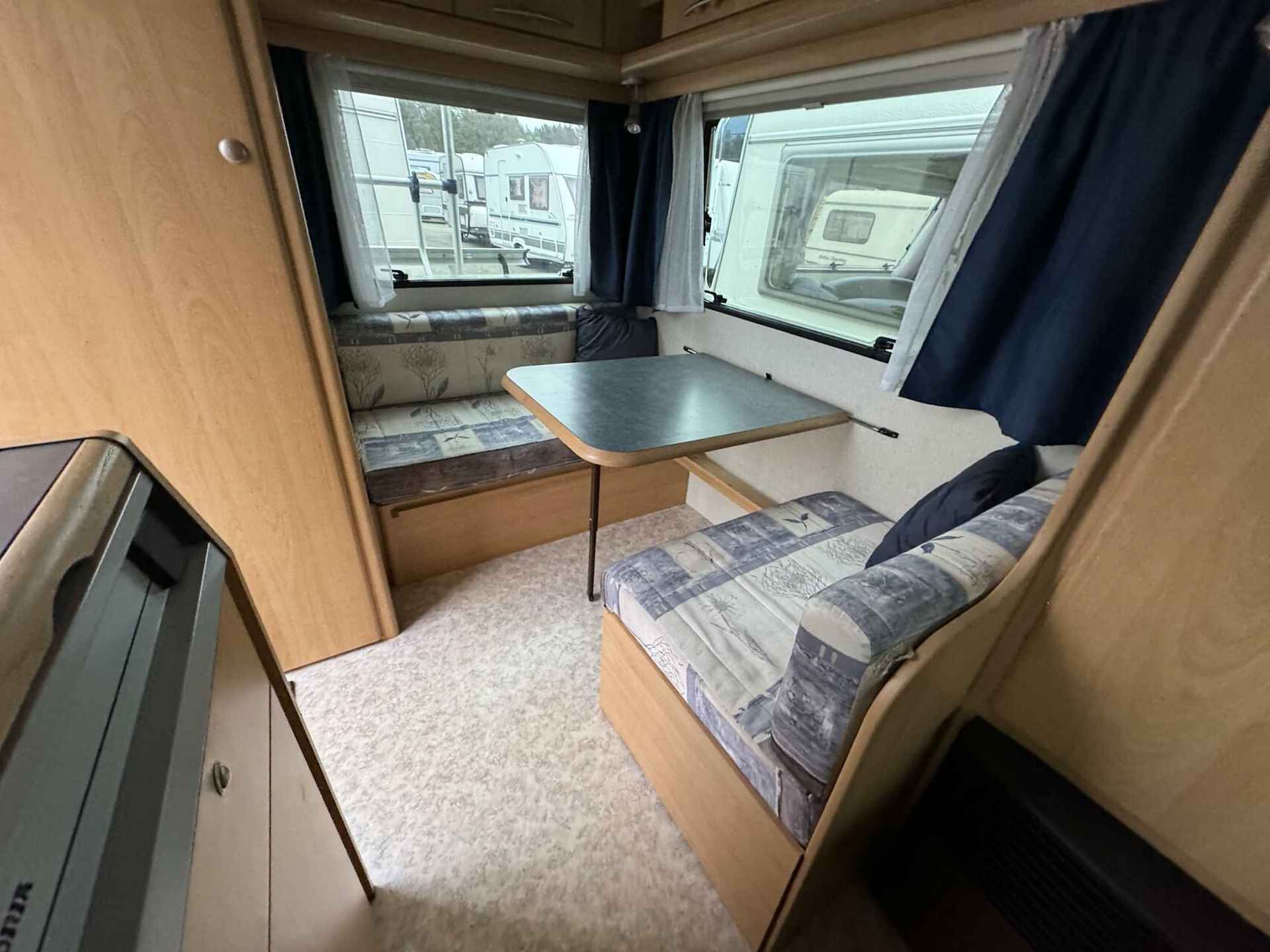 ADRIA UNICA 390 DS VOORTENT + DWARSBED + FIETSENDRAGER - 9/16