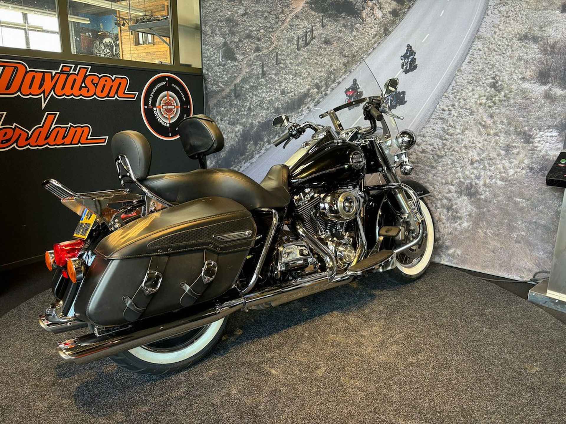 Harley-Davidson FLHRCI Road King Classic - 3/8