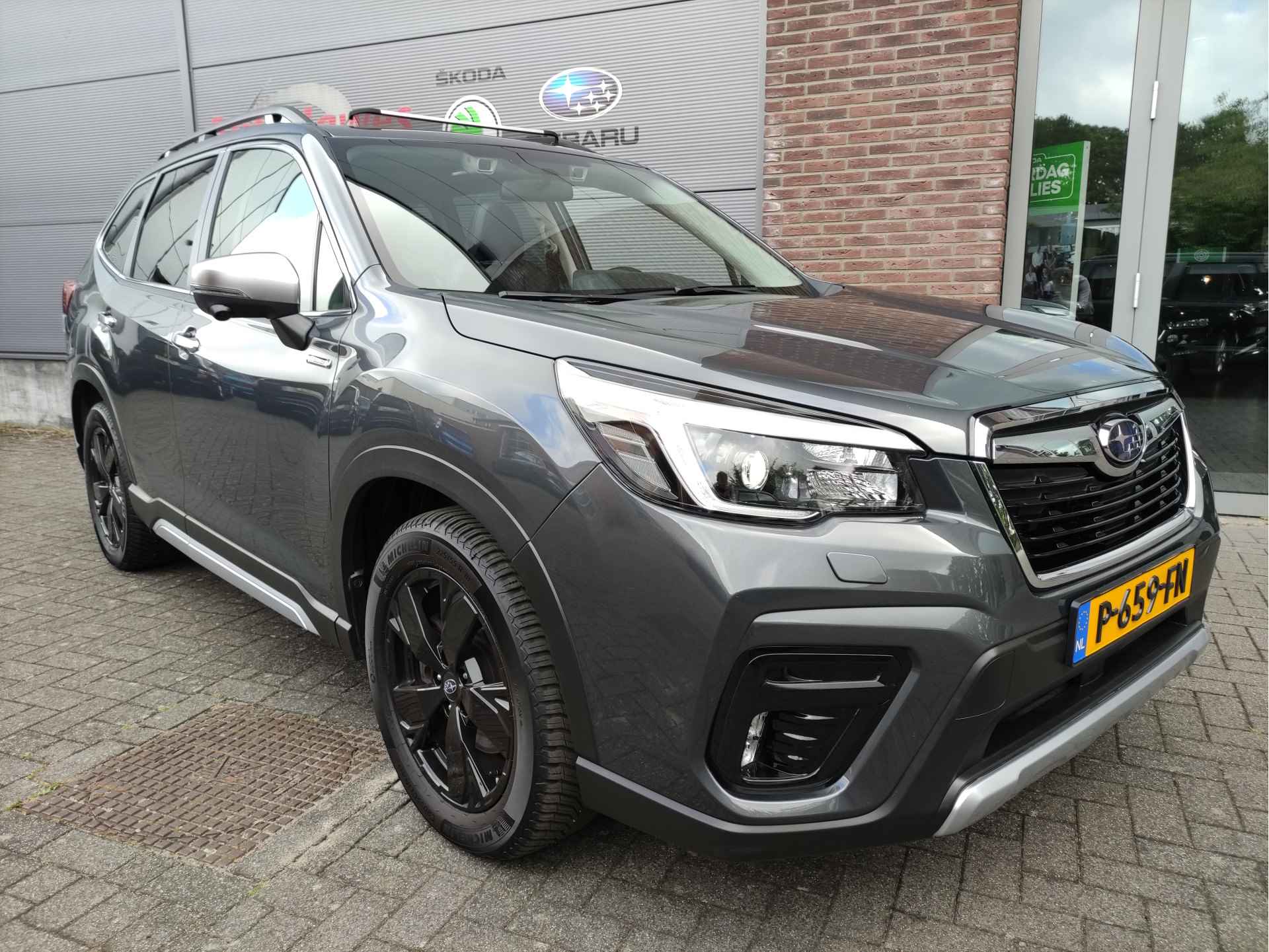 Subaru Forester 2.0i e-BOXER First Edition Panoramadak - Afn.trekhaak - Leder - 18Inch LMV - All seasonbanden - 12/40