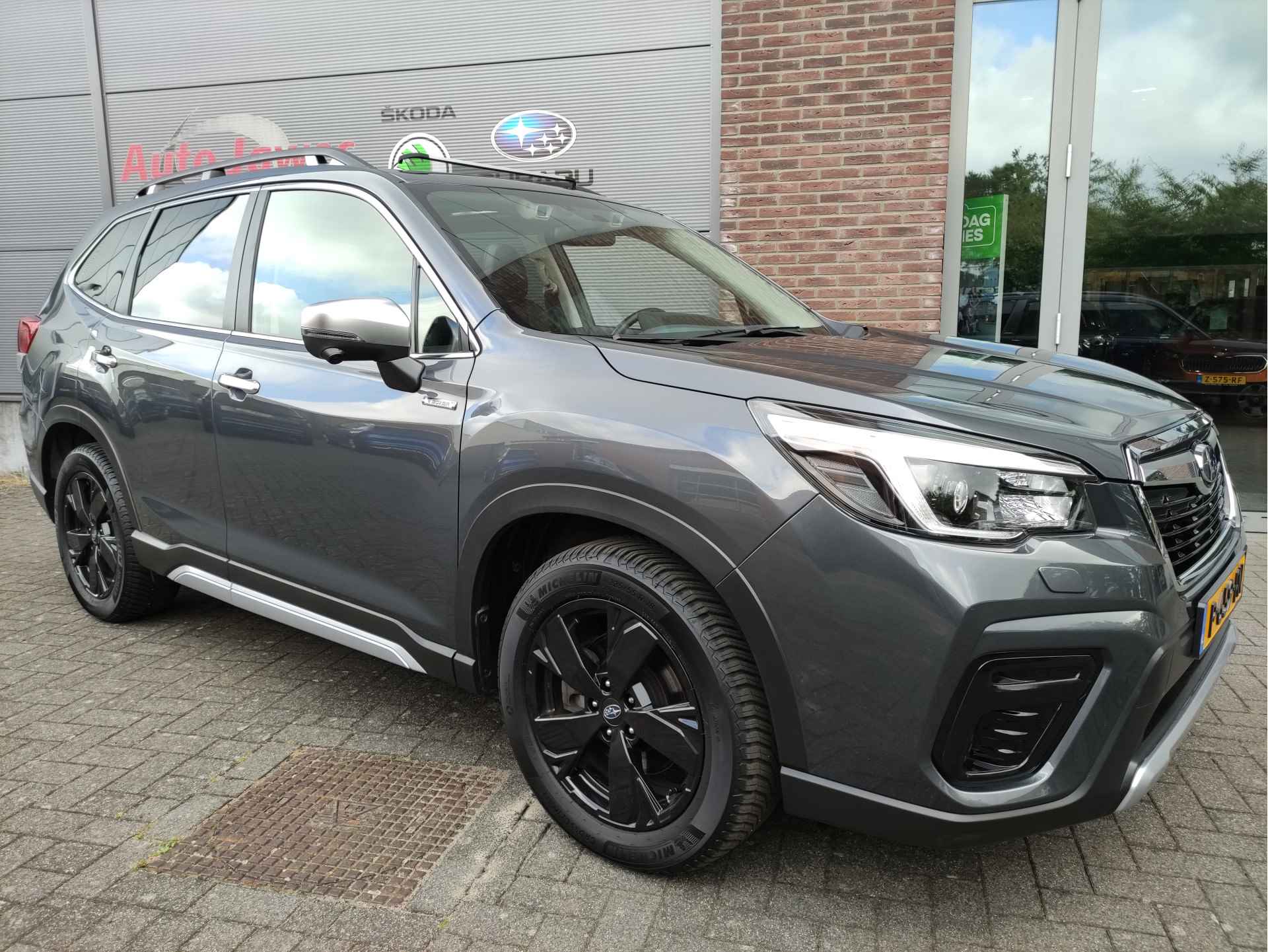 Subaru Forester 2.0i e-BOXER First Edition Panoramadak - Afn.trekhaak - Leder - 18Inch LMV - All seasonbanden - 13/40