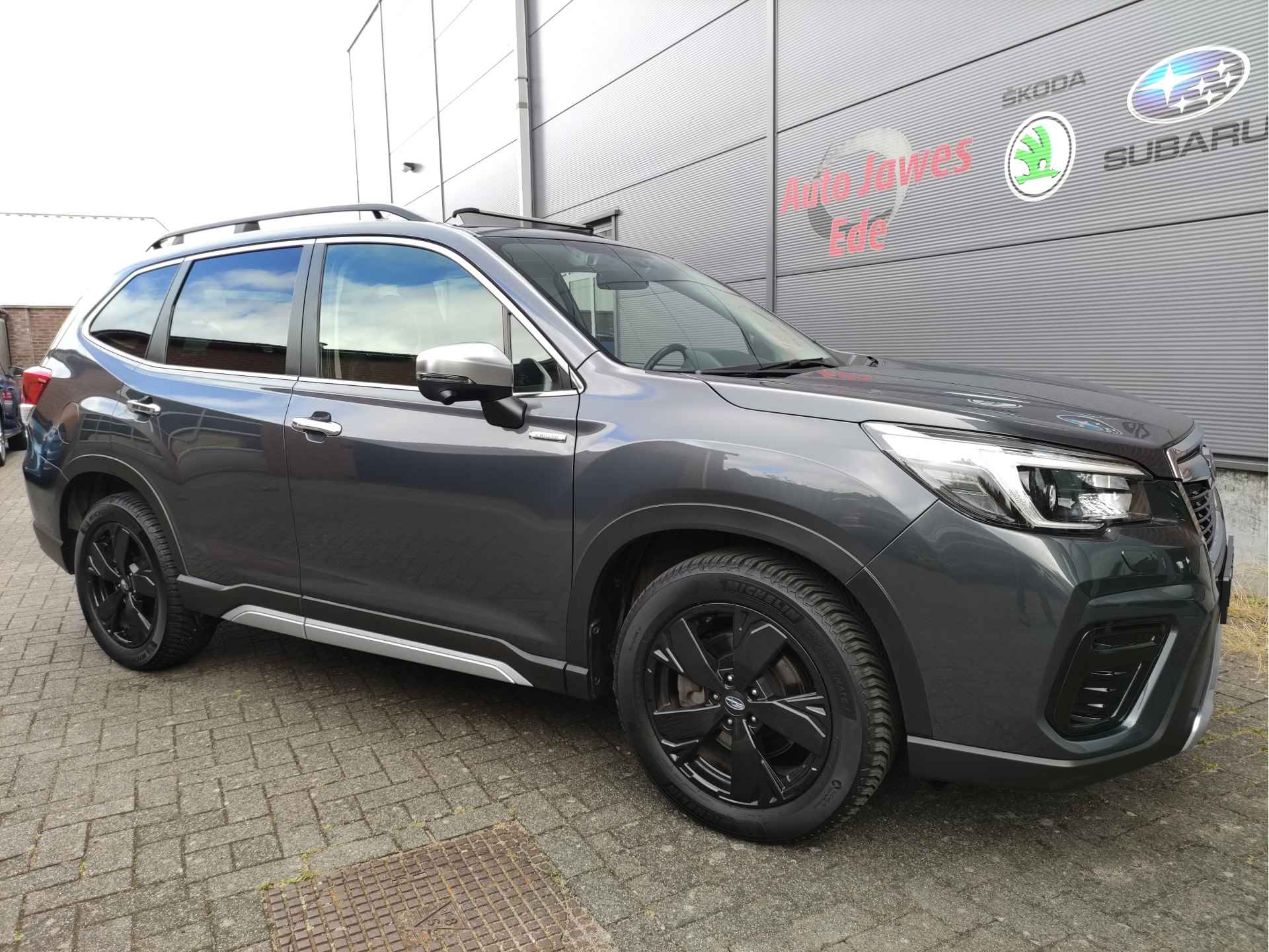 Subaru Forester 2.0i e-BOXER First Edition Panoramadak - Afn.trekhaak - Leder - 18Inch LMV - All seasonbanden - 14/40