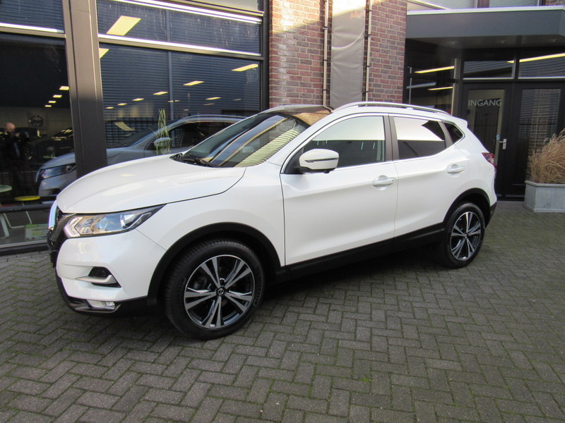 NISSAN Qashqai 1.3 DIG-T 160pk DCT  N-Connecta met Navigatie / Panoramadak / 360º camera /18 inch /Parkeersensoren