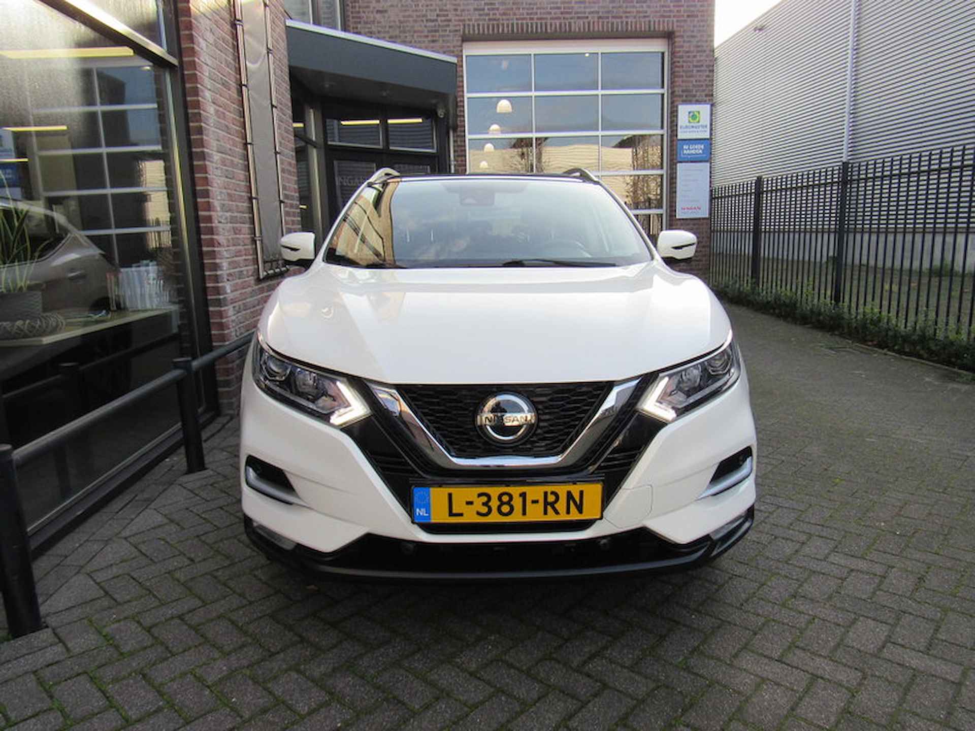 NISSAN Qashqai 1.3 DIG-T 160pk DCT  N-Connecta met Navigatie / Panoramadak / 360º camera /18 inch /Parkeersensoren - 6/28