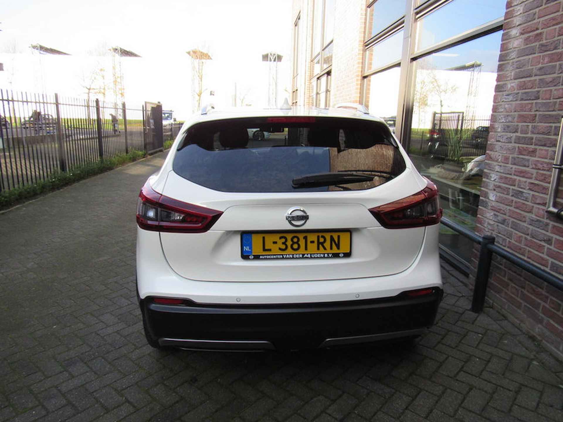 NISSAN Qashqai 1.3 DIG-T 160pk DCT  N-Connecta met Navigatie / Panoramadak / 360º camera /18 inch /Parkeersensoren - 7/28