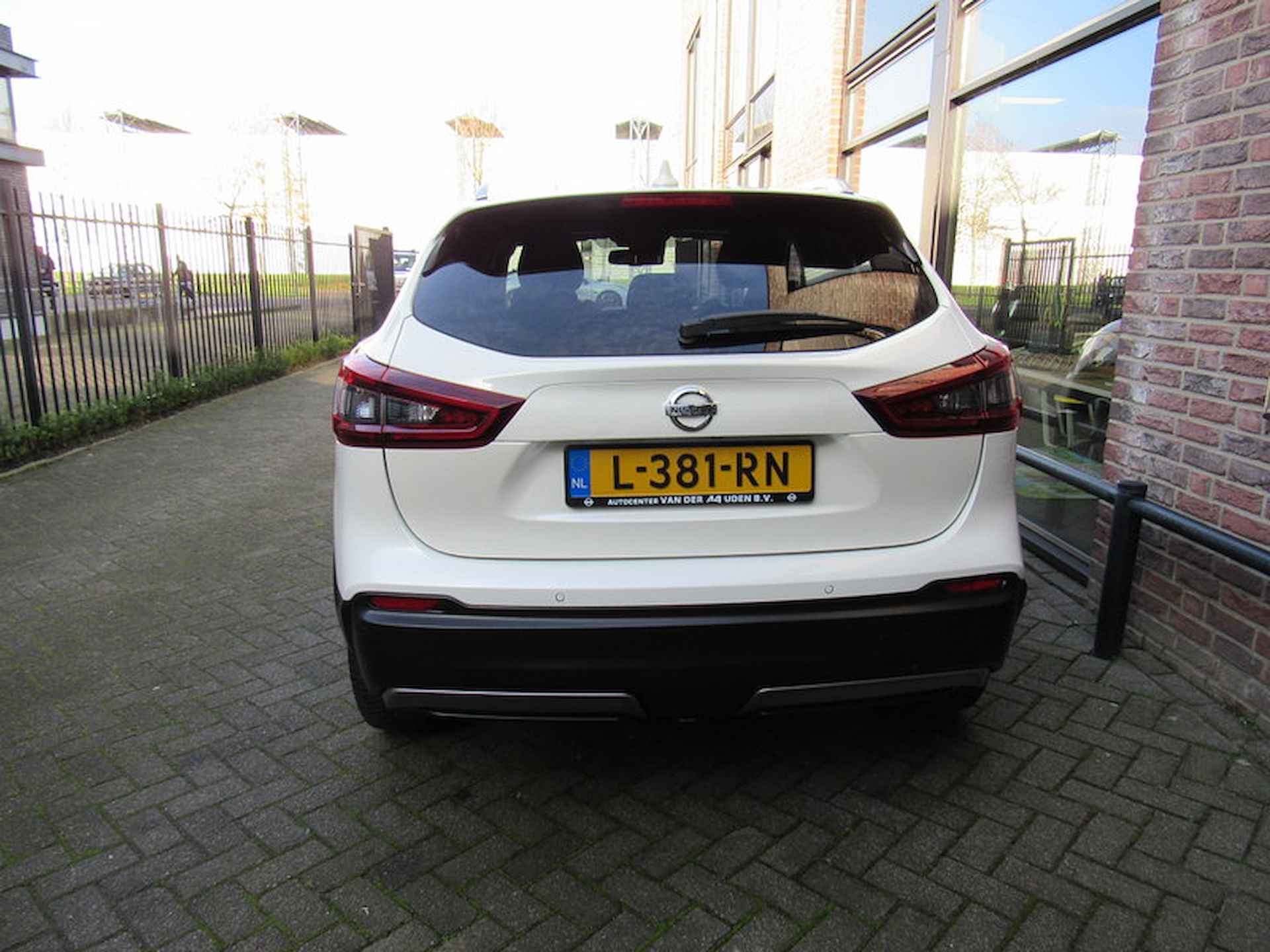 NISSAN Qashqai 1.3 DIG-T 160pk DCT  N-Connecta met Navigatie / Panoramadak / 360º camera /18 inch /Parkeersensoren - 8/28