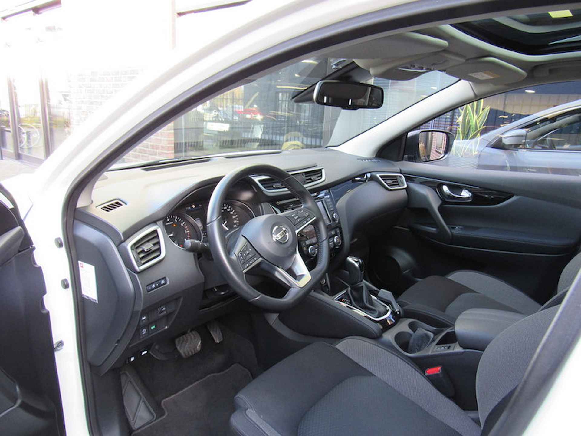 NISSAN Qashqai 1.3 DIG-T 160pk DCT  N-Connecta met Navigatie / Panoramadak / 360º camera /18 inch /Parkeersensoren - 9/28