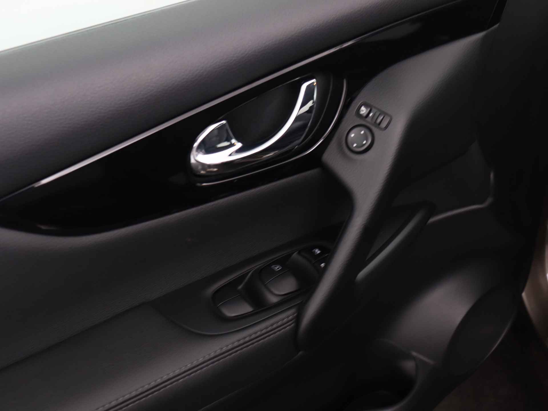 Nissan QASHQAI 1.2 Tekna | Panoramadak | 360 Camera | Stoelverwarming | Trekhaak | Navigatie | - 28/41