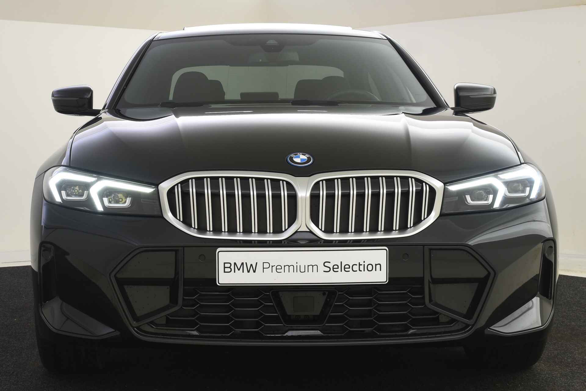 BMW 3-serie 330e xDrive High Executive M Sport Automaat / Schuif-kanteldak / Sportstoelen / Active Cruise Control / Adaptief M Onderstel / Comfort Access / Harman Kardon - 10/53