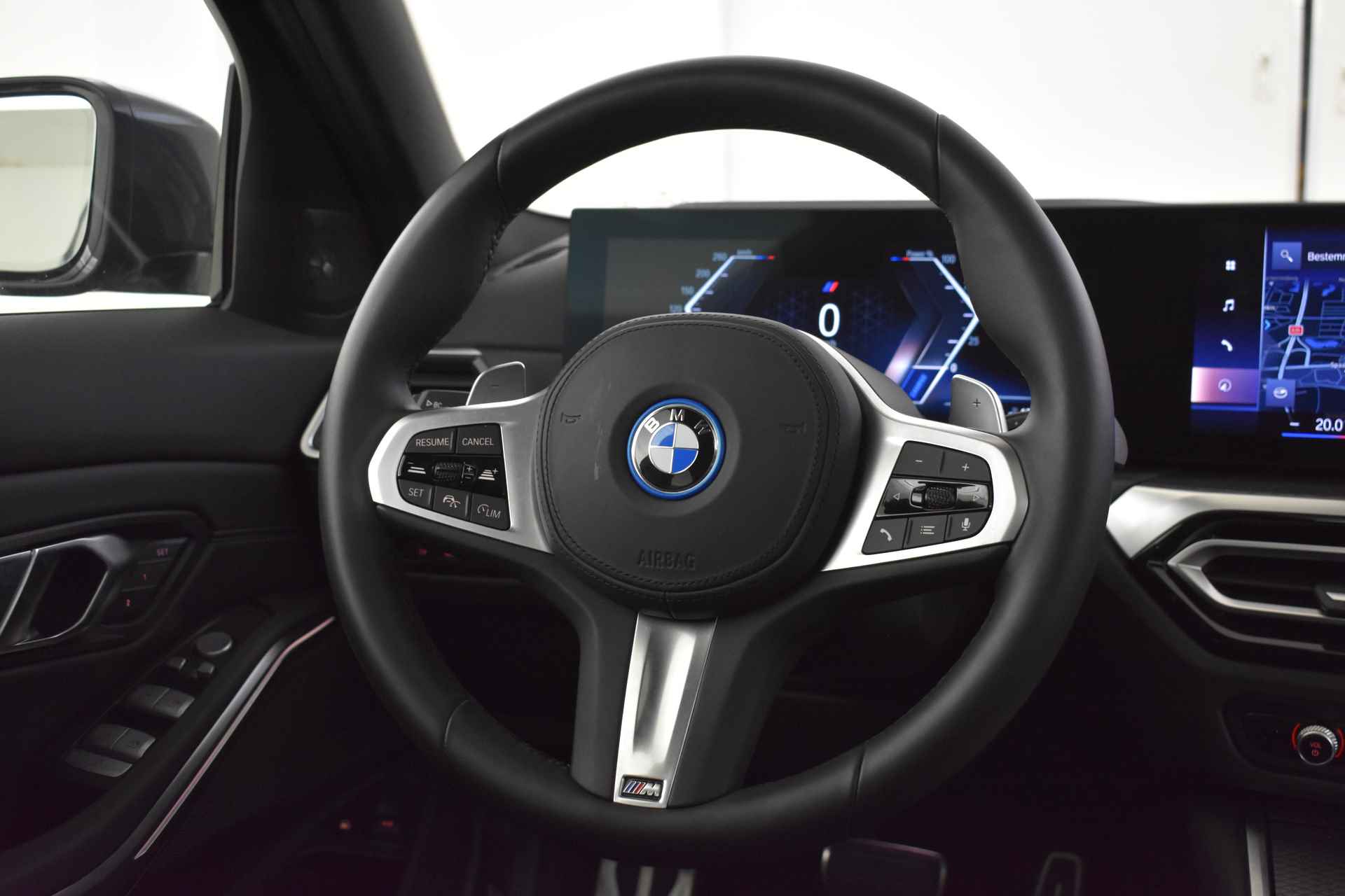 BMW 3-serie 330e xDrive High Executive M Sport Automaat / Schuif-kanteldak / Sportstoelen / Active Cruise Control / Adaptief M Onderstel / Comfort Access / Harman Kardon - 22/53