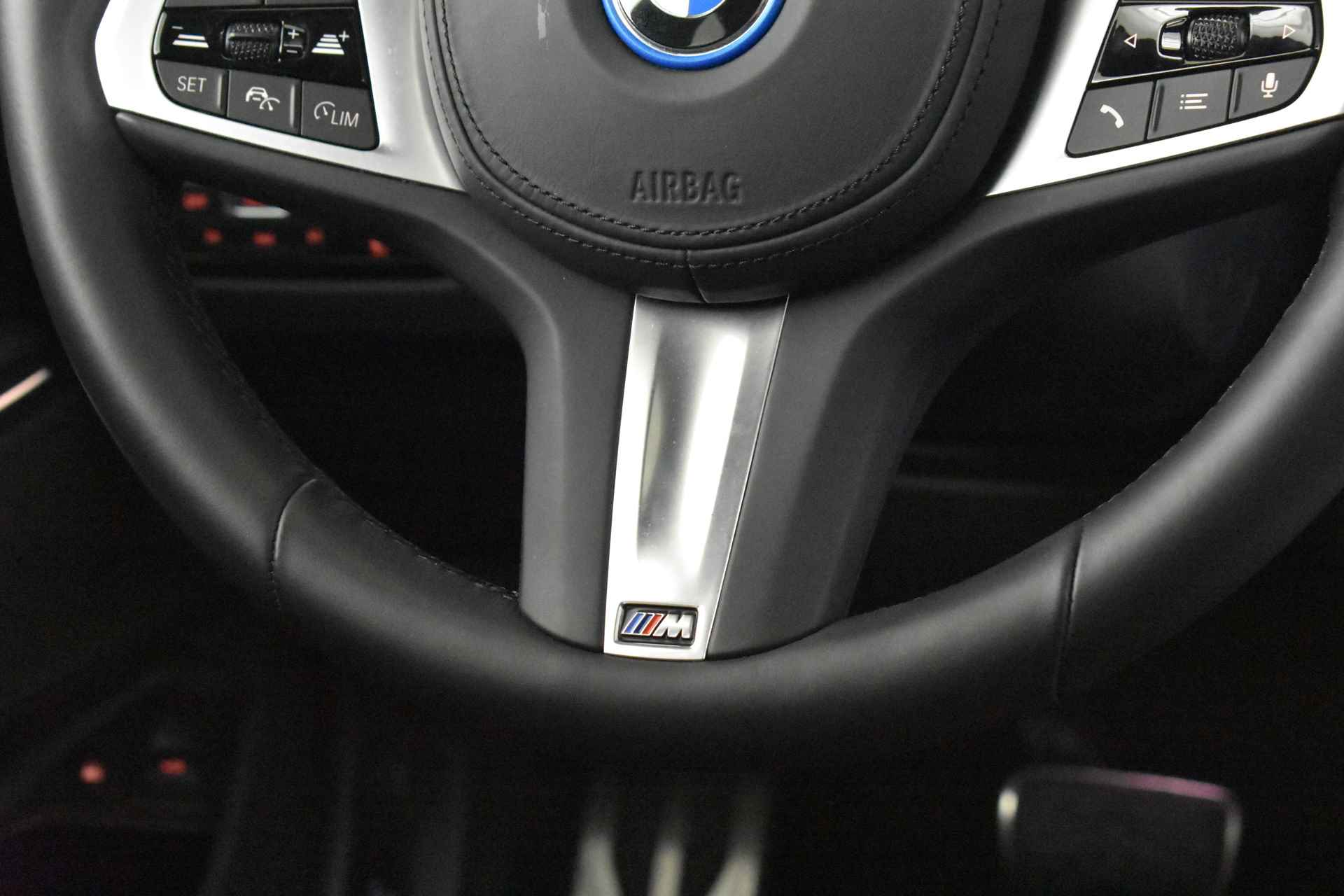BMW 3-serie 330e xDrive High Executive M Sport Automaat / Schuif-kanteldak / Sportstoelen / Active Cruise Control / Adaptief M Onderstel / Comfort Access / Harman Kardon - 25/53