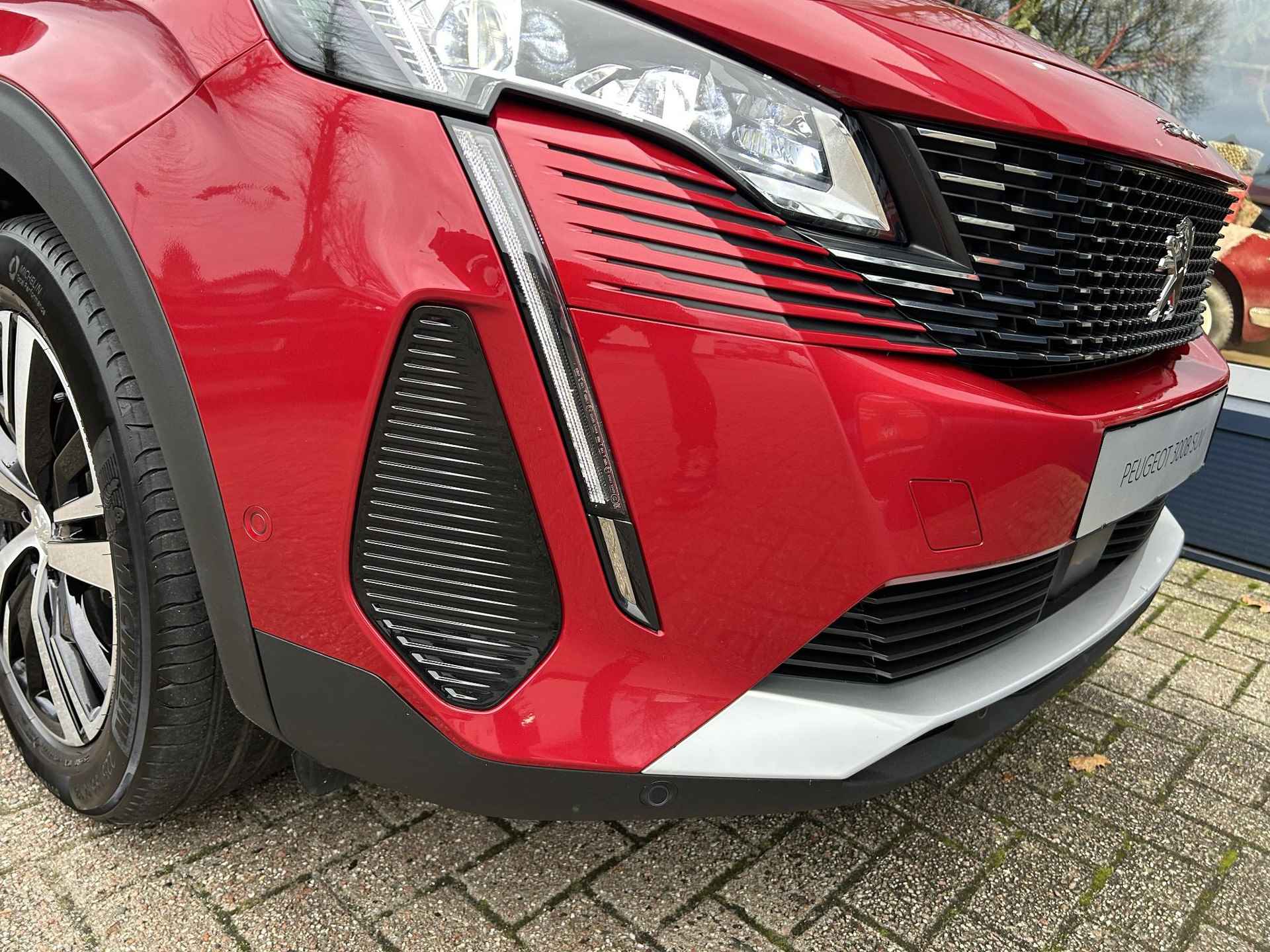 Peugeot 3008 1.6 HYbrid 225 GT | Navigatie | Plug in Hybride | Elektrische Achterklep | Keyless Entry | Full LED Verlichting | Automaat | Dodehoek bewaking | Stoelverwarming | Cruise Control | Lichtmetaal | Camera. - 17/53