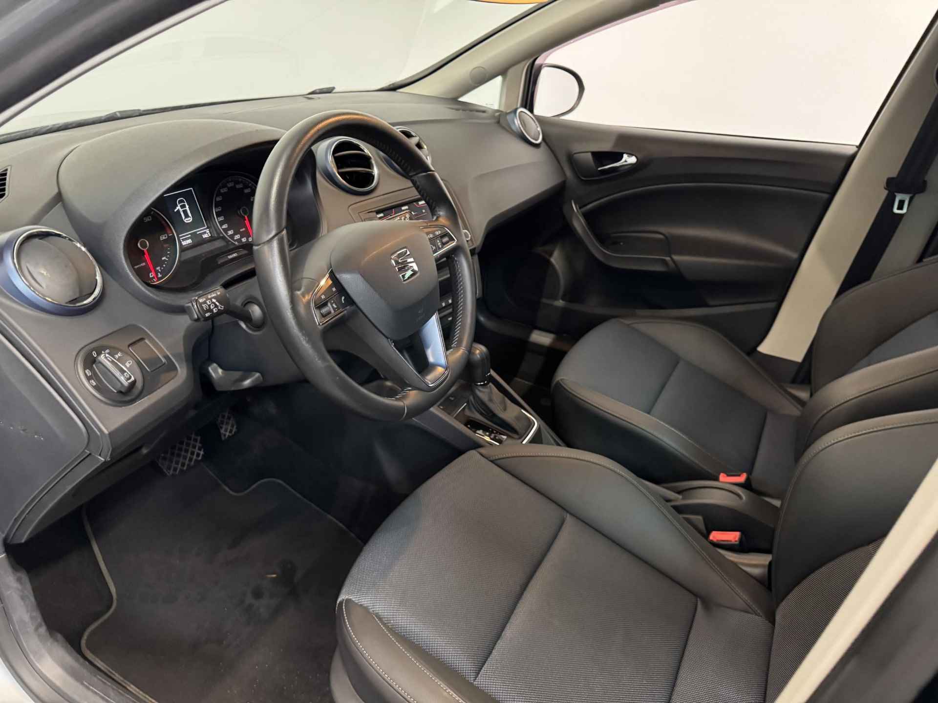 SEAT Ibiza 1.4 TDI FR Connect Airco Lichtmetalen velgen - 9/29