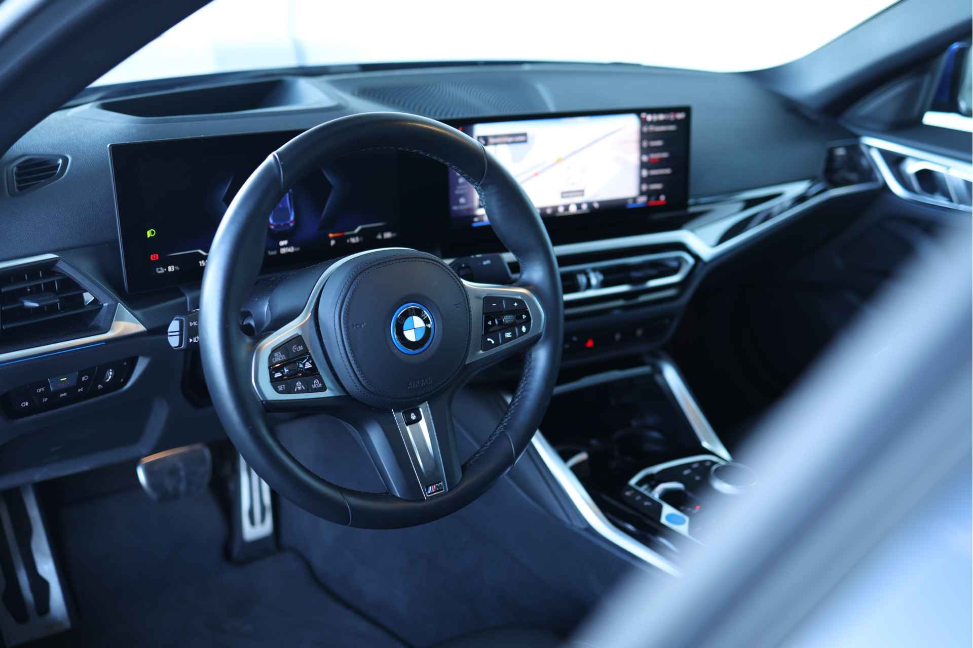 BMW i4 eDrive40 | M SPORTPAKKET PRO | GLASDAK ELEKTR. | COMFORT ACCESS | LASERLIGHT | STUURWIELVERWARMING . - 9/22