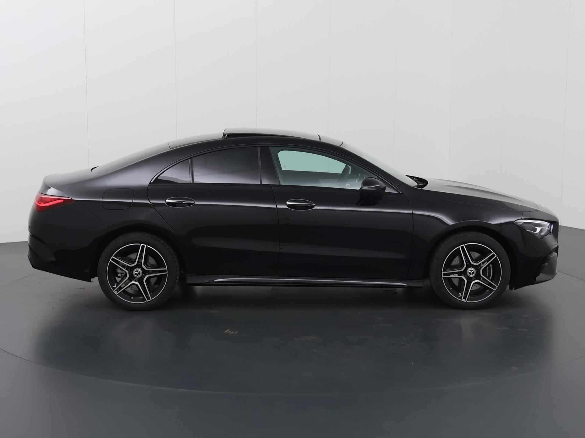 Mercedes-Benz CLA-klasse Coupe 250 e AMG NIGHT | Panorama-schuifdak | Dodehoekassistent | Keyless Entry | Achteruitrijcamera | Sfeerverlichting | Stoelverwarming | DAB+ Radio | - 7/44