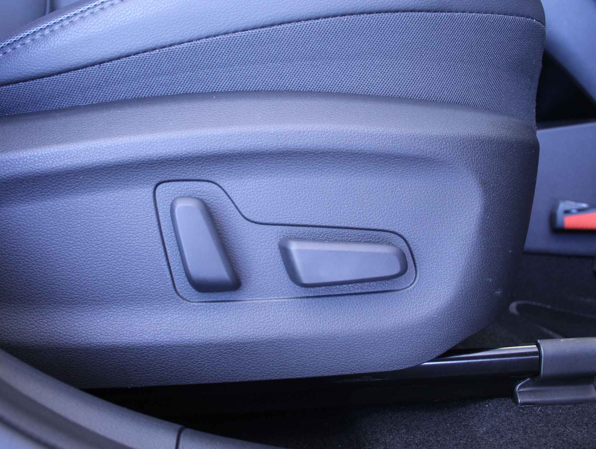 HYUNDAI Kona EV 204pk 2WD Aut. Premium 64kWh NAVI CAMERA WINTERPACK - 13/40