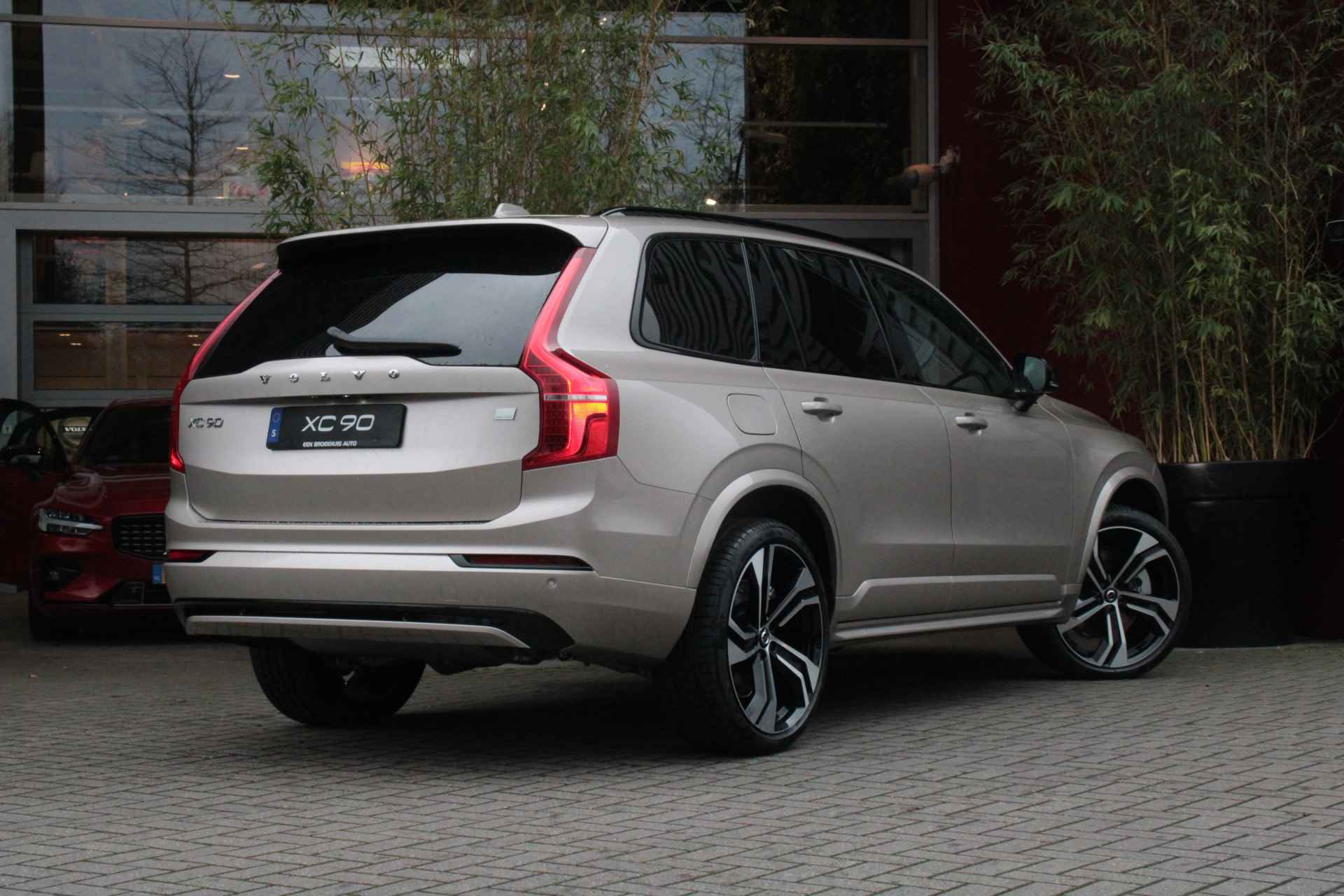 Volvo XC90 T8 Recharge AWD Ultimate Dark | Harman/Kardon | Schuifdak | Camera | Adaptive Cruise | BLIS | 22" Velgen - 3/18