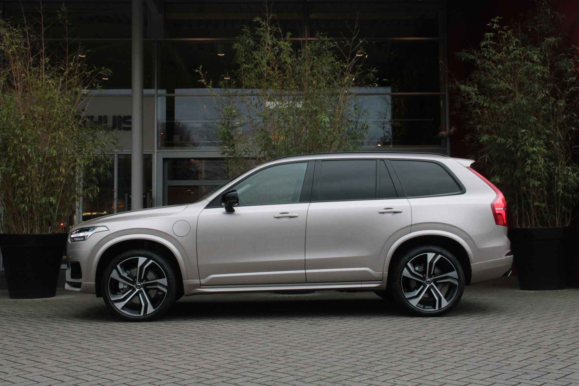 Volvo XC90 T8 Recharge AWD Ultimate Dark | Harman/Kardon | Schuifdak | Camera | Adaptive Cruise | BLIS | 22" Velgen - 5/18