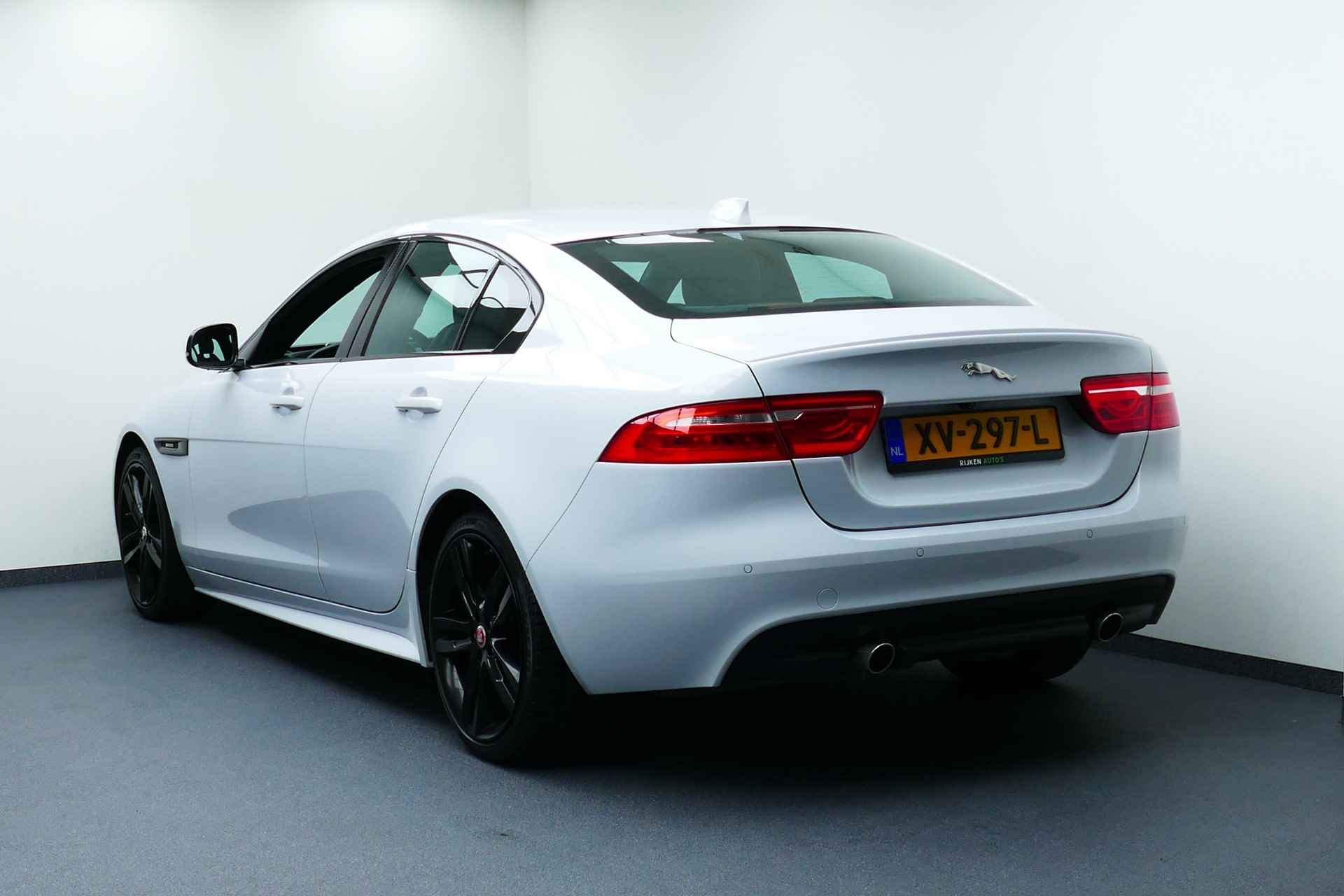 Jaguar XE 2.0t Prestige R-Sport Wit Metallic. 19"LMV, Navi, Camera, Xenon, Stoelverw - 8/44