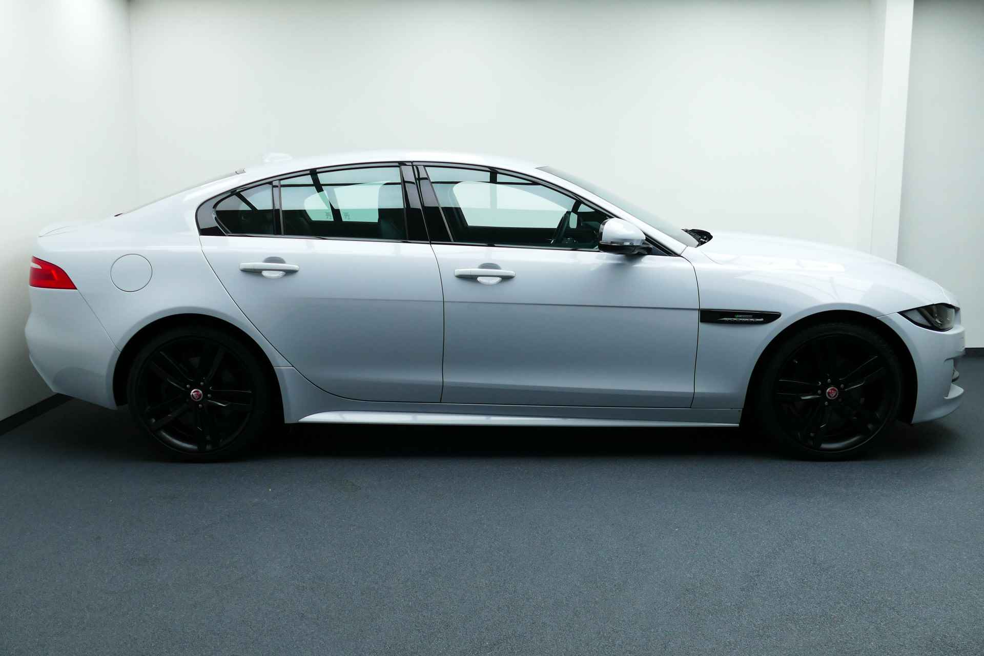 Jaguar XE 2.0t Prestige R-Sport Wit Metallic. 19"LMV, Navi, Camera, Xenon, Stoelverw - 10/44