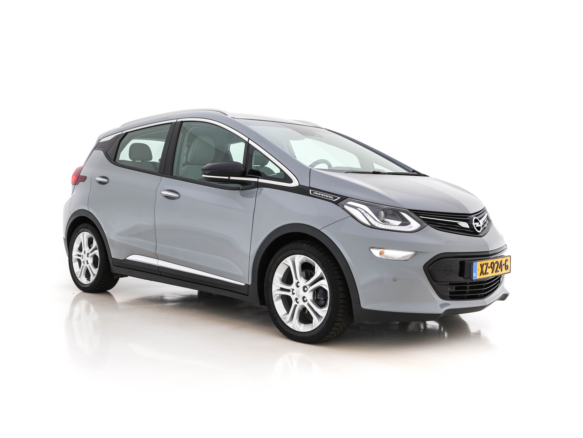 Opel Ampera-E Business Executive 60 kWh (INCL-BTW) *FULL-LED | MICROFIBRE | KEYLESS | DIGI-COCKPIT | LANE-ASSIST | DAB | ECC | PDC | CRUISE | APP-CONNECT | CCS-FASTLOADER | COMFORT-SEATS | 17"ALU*