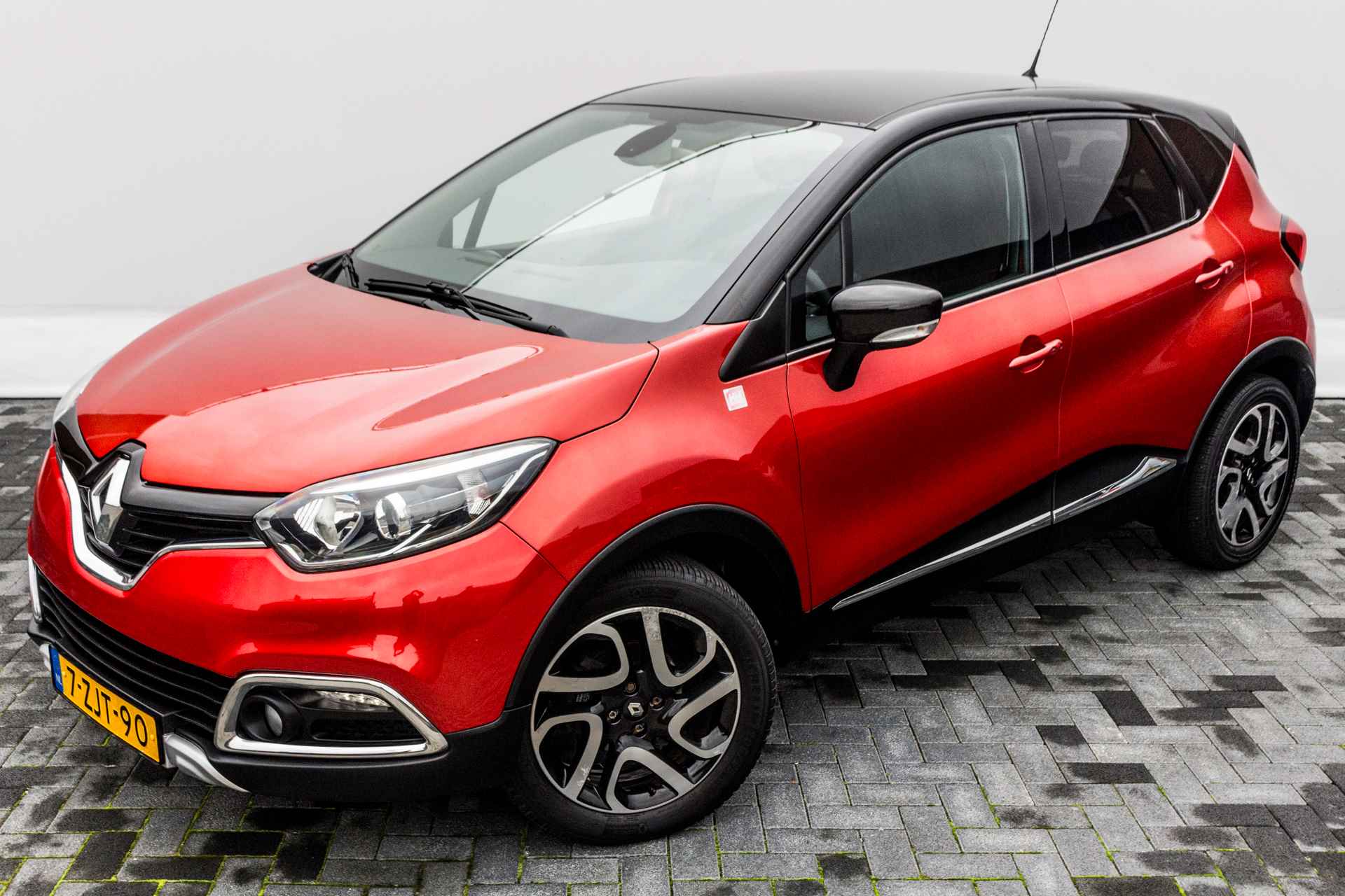 Renault Captur 0.9 TCe Helly Hansen RIJKLAAR INCL GARANTIE | Hoge zit | Navigatie | Clima| Cruise Control | Achteruitrij camera | - 15/38