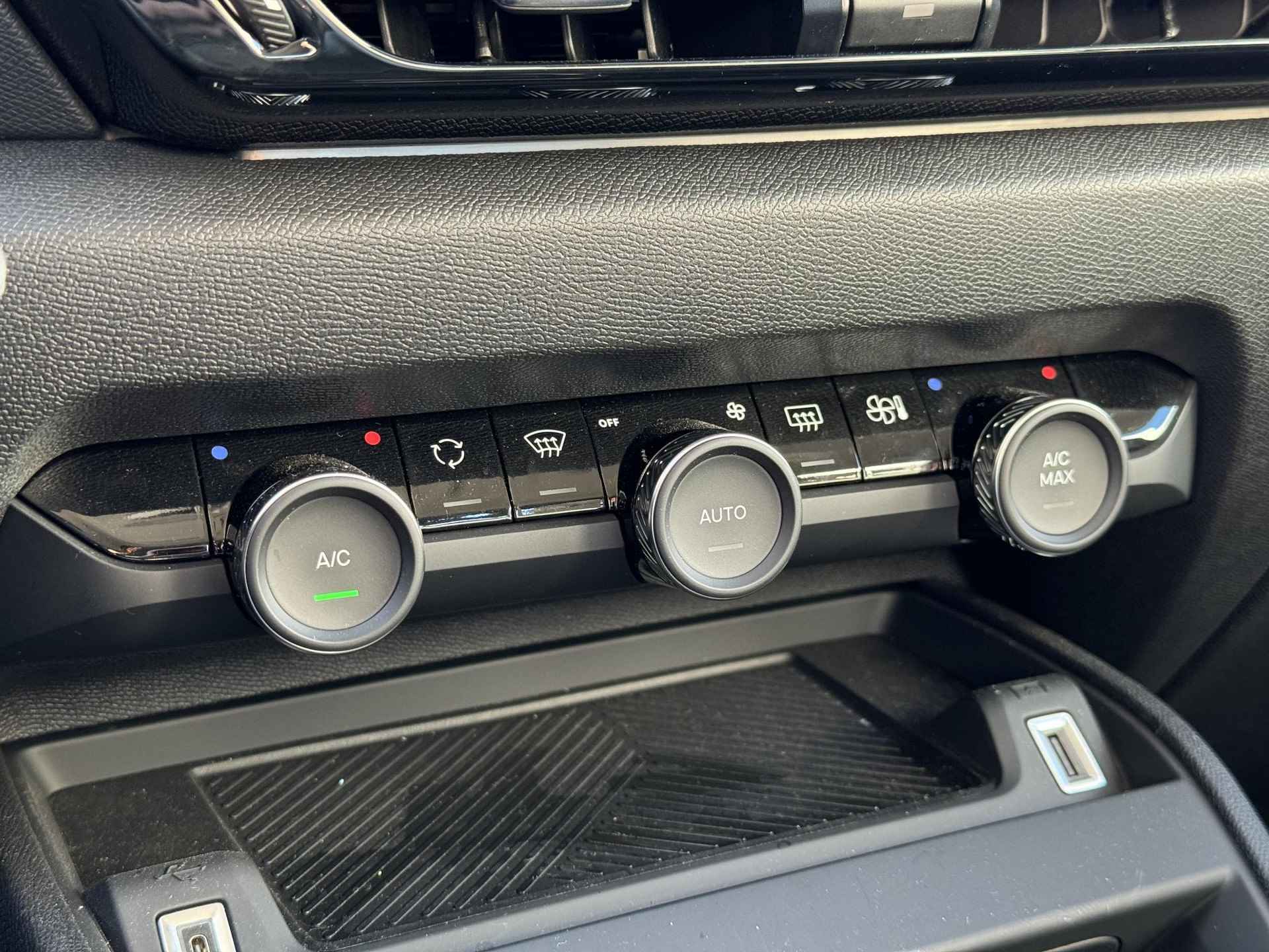 Citroen Ë-C4 X Feel 50 kWh Apple Carplay/Parkeersensoren/GEEN AFLEVERKOSTEN - 14/18