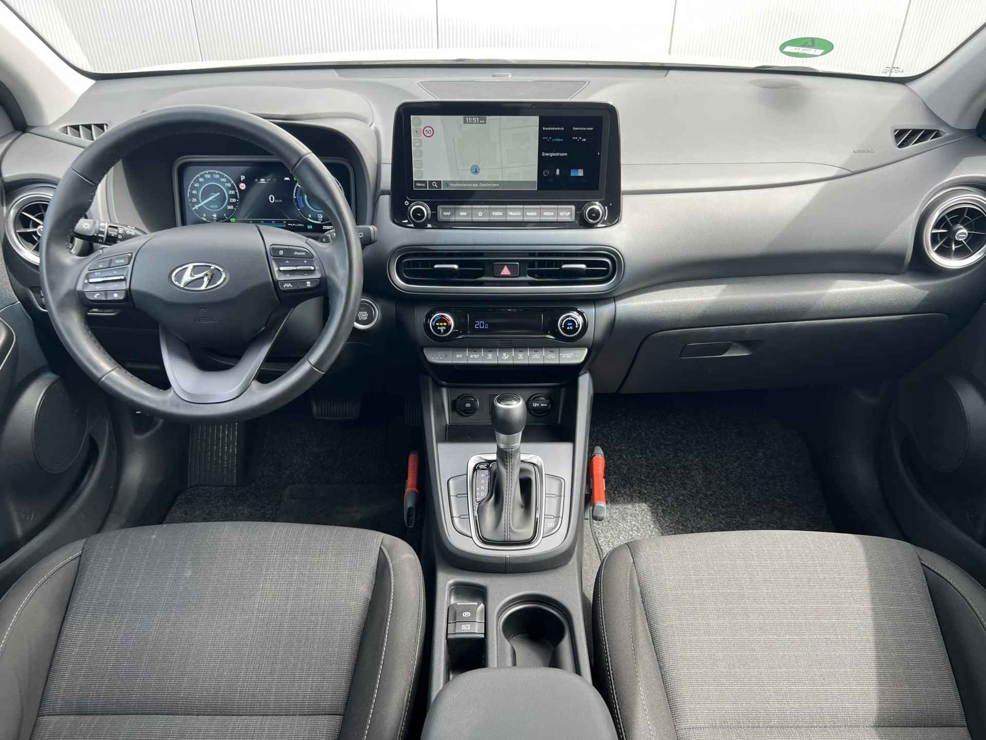 Hyundai Kona 1.6 GDI HEV Fashion / Navigatie / Apple Carplay & Android Auto / Airco / Trekhaak / Instructieboekjes / - 2/49