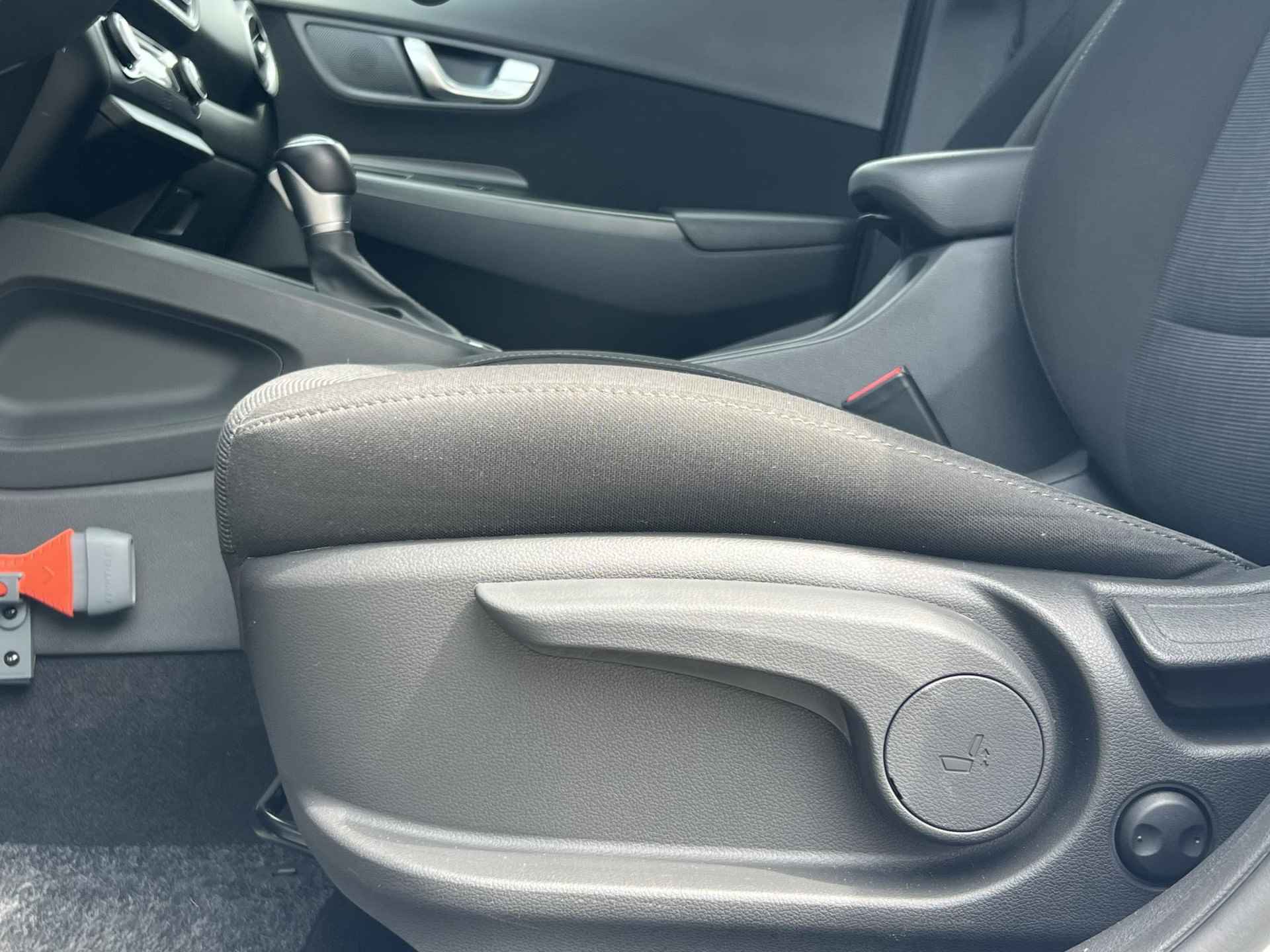 Hyundai Kona 1.6 GDI HEV Fashion / Navigatie / Apple Carplay & Android Auto / Airco / Trekhaak / Instructieboekjes / - 36/49