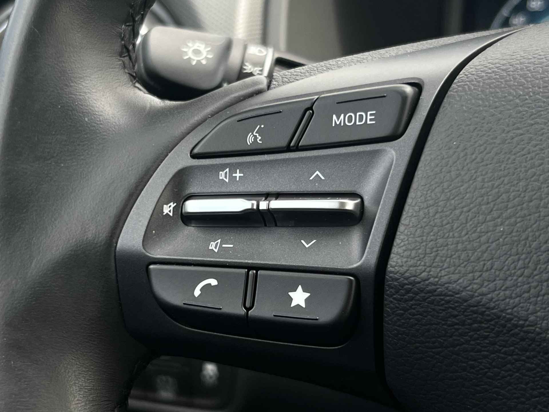 Hyundai Kona 1.6 GDI HEV Fashion / Navigatie / Apple Carplay & Android Auto / Airco / Trekhaak / Instructieboekjes / - 40/49