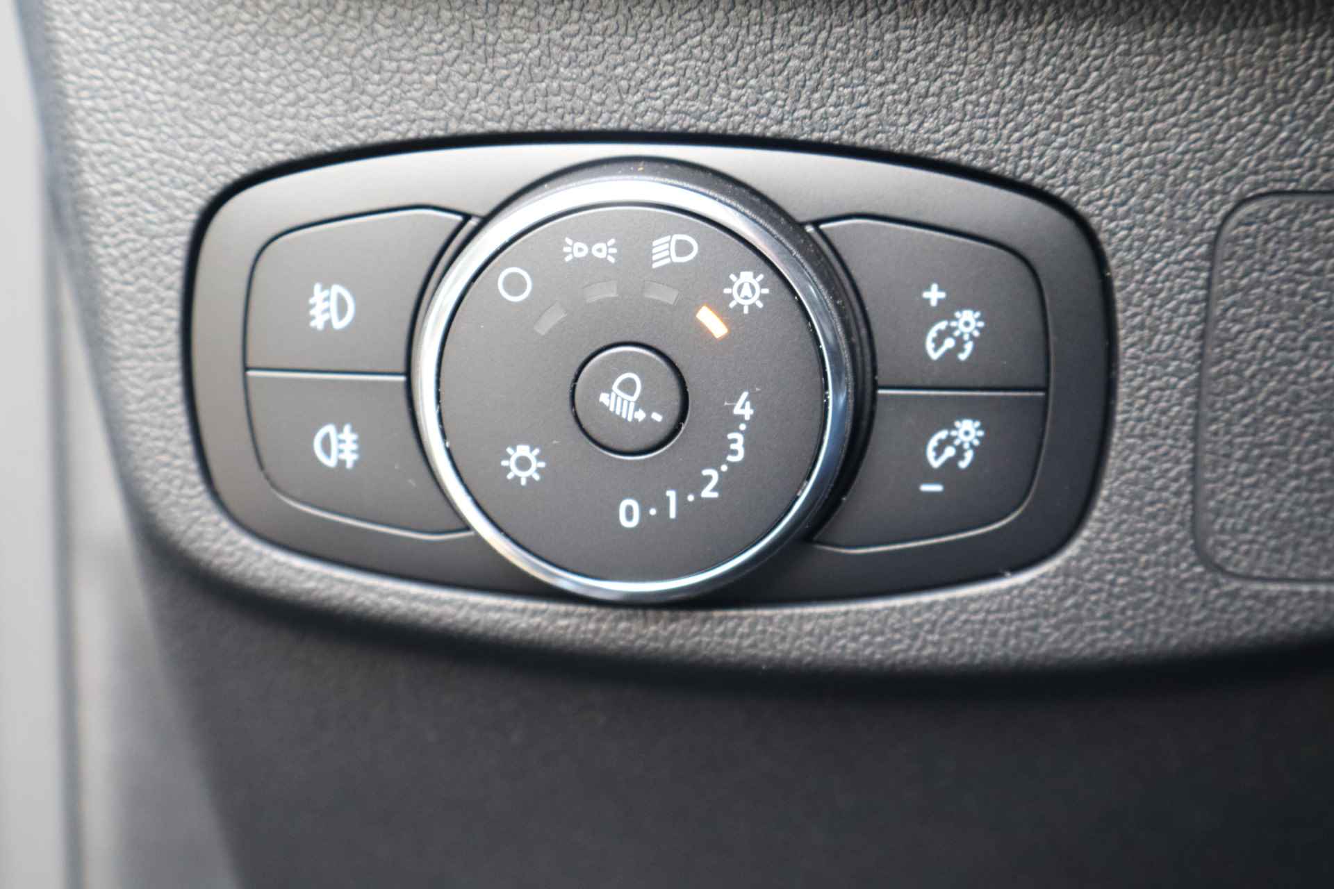 Ford Focus 1.0 EcoBoost Hybrid Trend Edition Business NL-Auto!! Camera I Apple Car-Play -- 2de Pinksterdag open van 11.00 t/m 15.30 uur -- - 23/37