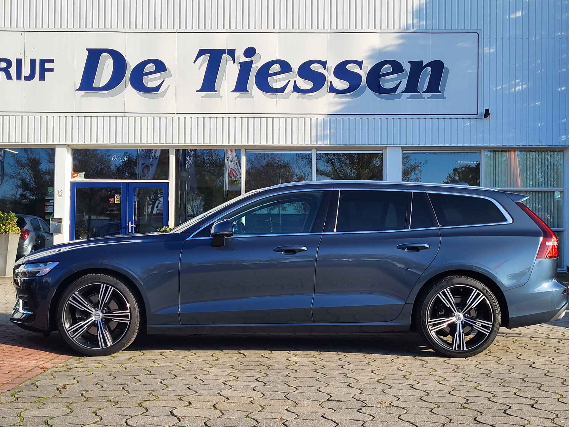 Volvo V60 2.0 B3 Inscription, 19"LM velgen, Trekhaak, - 4/38