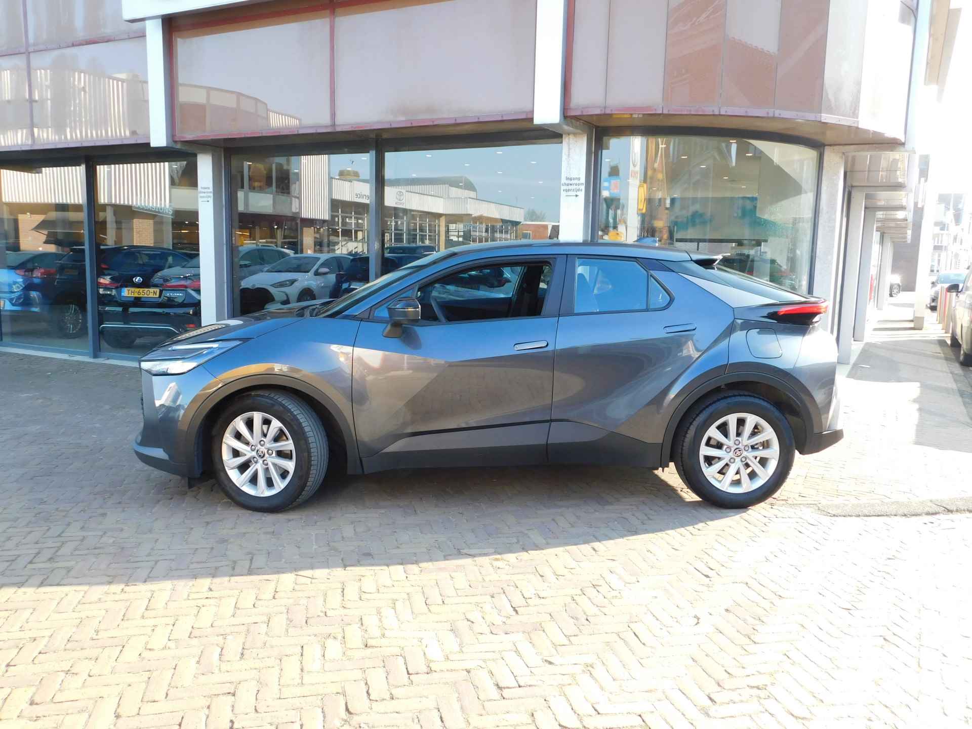 Toyota C-HR 1.8 Hybrid 140 Active | BSM | Navigatie | - 4/52