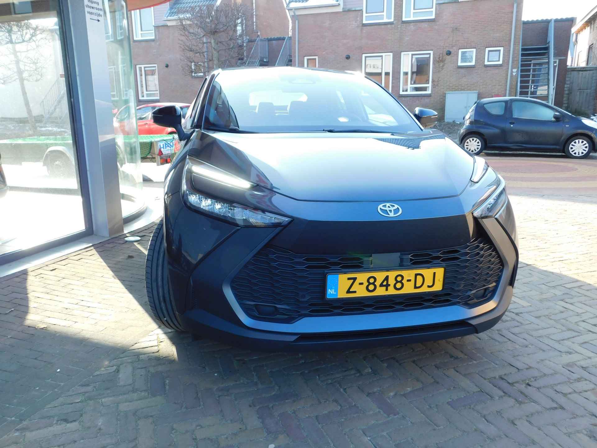 Toyota C-HR 1.8 Hybrid 140 Active | BSM | Navigatie | - 11/52