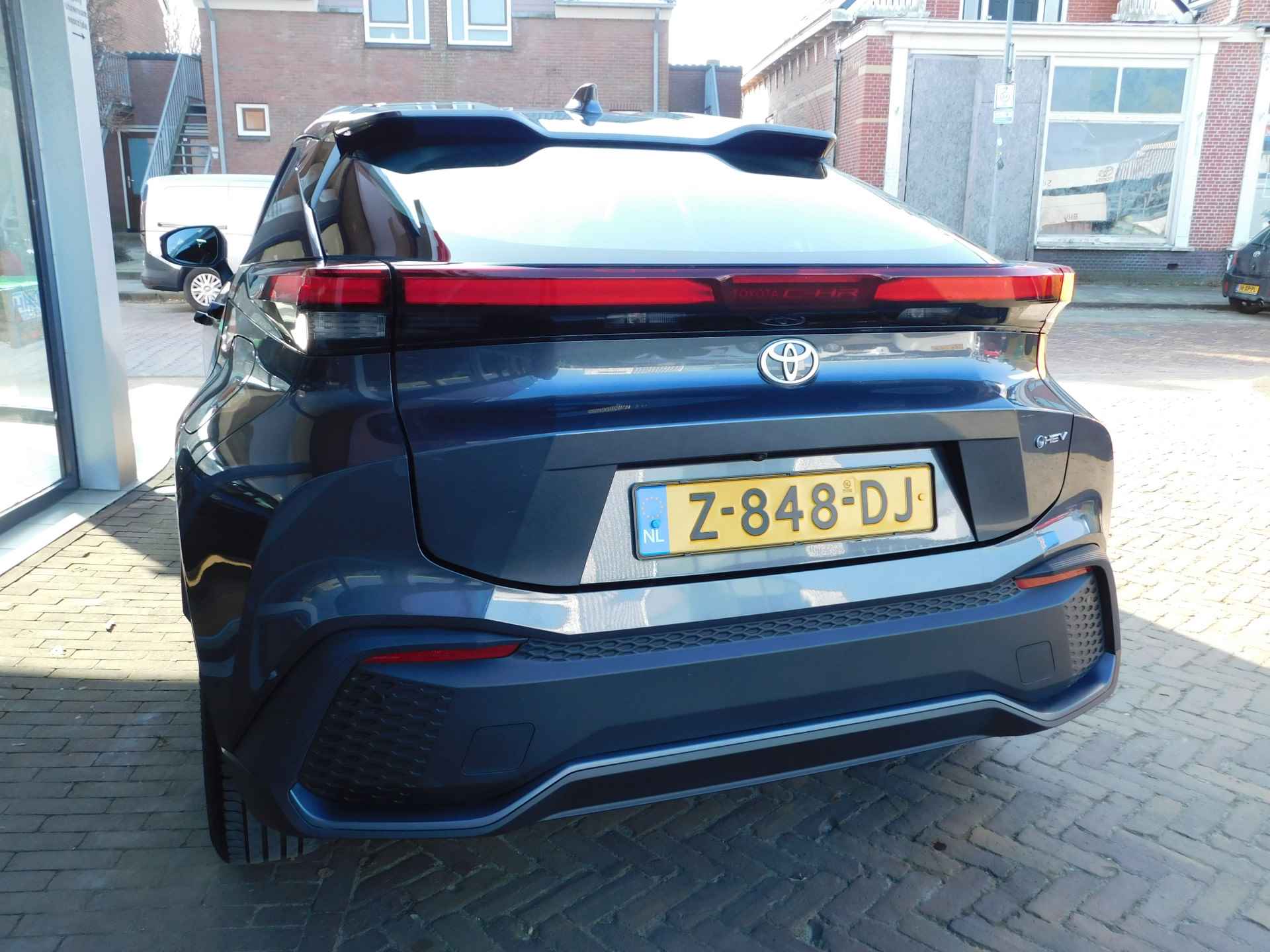 Toyota C-HR 1.8 Hybrid 140 Active | BSM | Navigatie | - 42/52